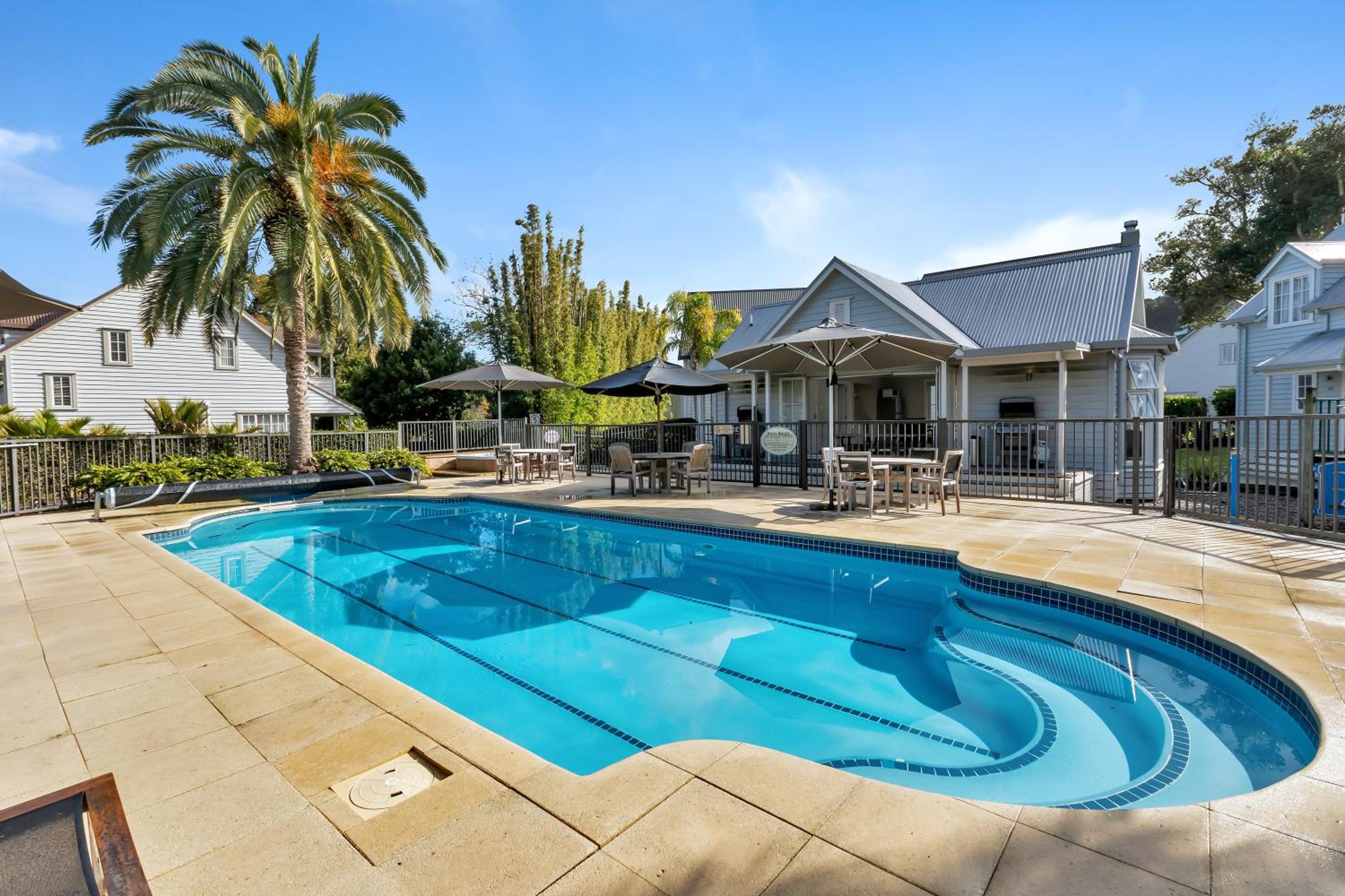 Russell Cottages - Russell Holiday Home