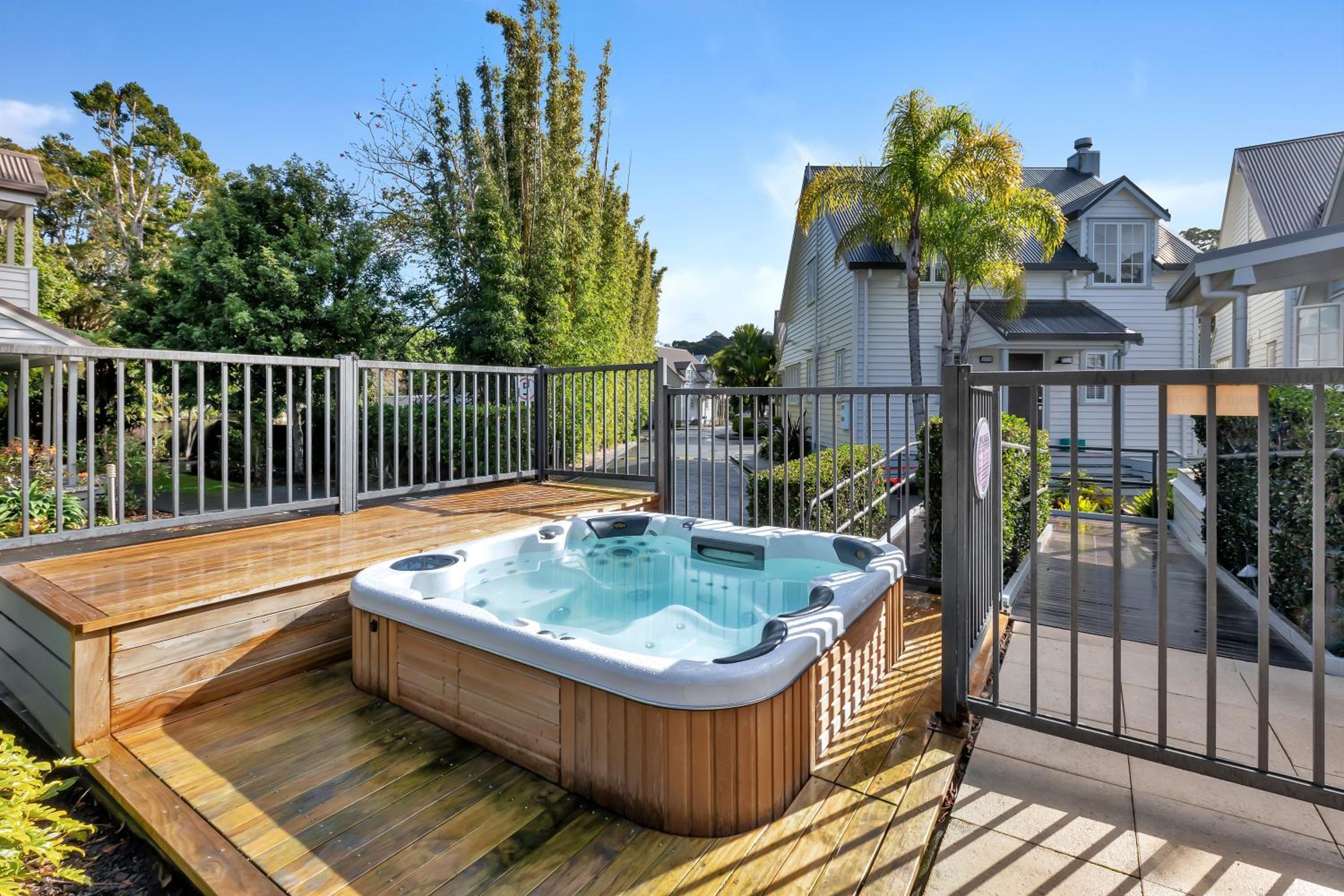 Russell Cottages - Russell Holiday Home