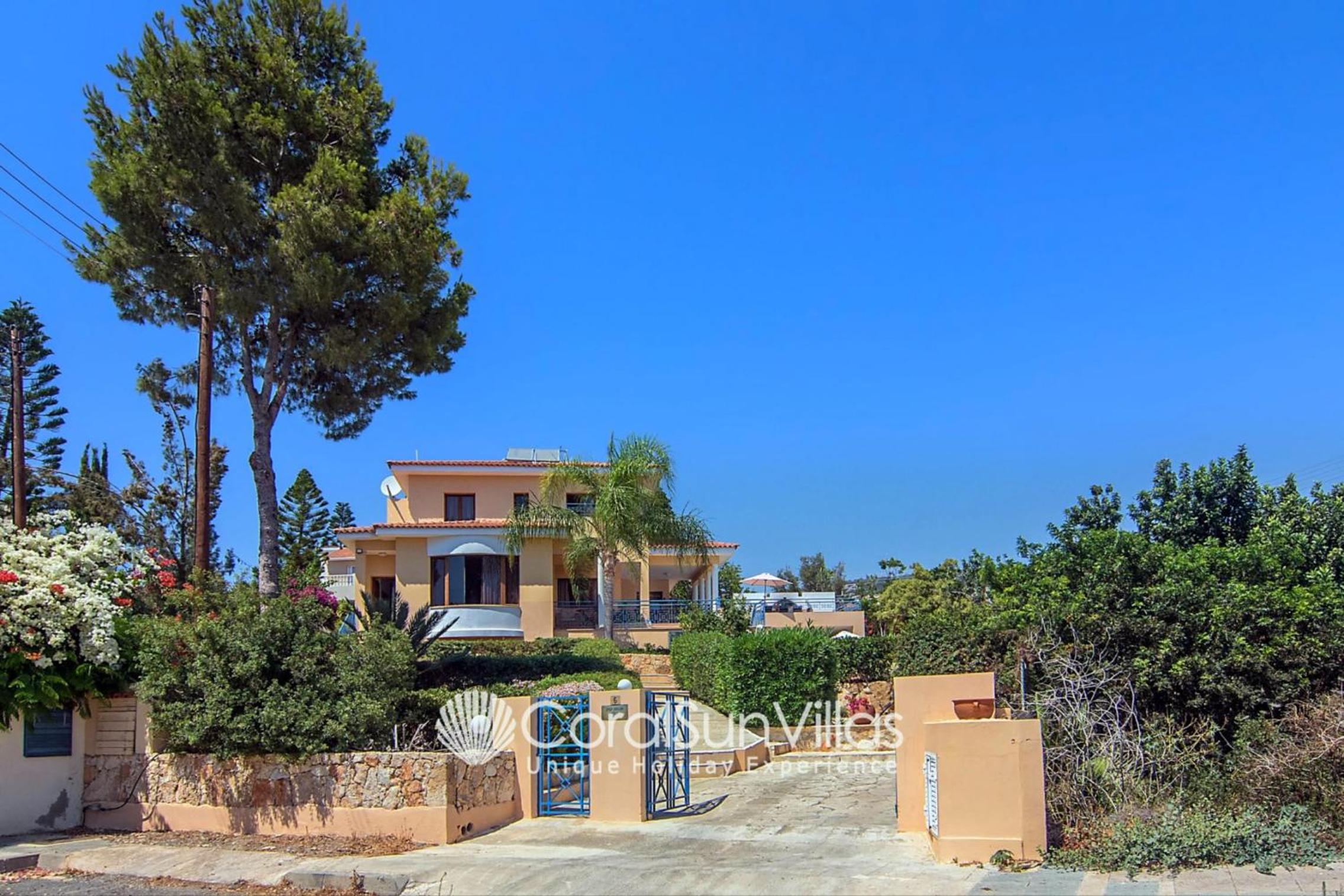 Exceptional Large Villa, FREE HEATED Pool 1 NOV - 15 JAN, Privacy,Prime Location