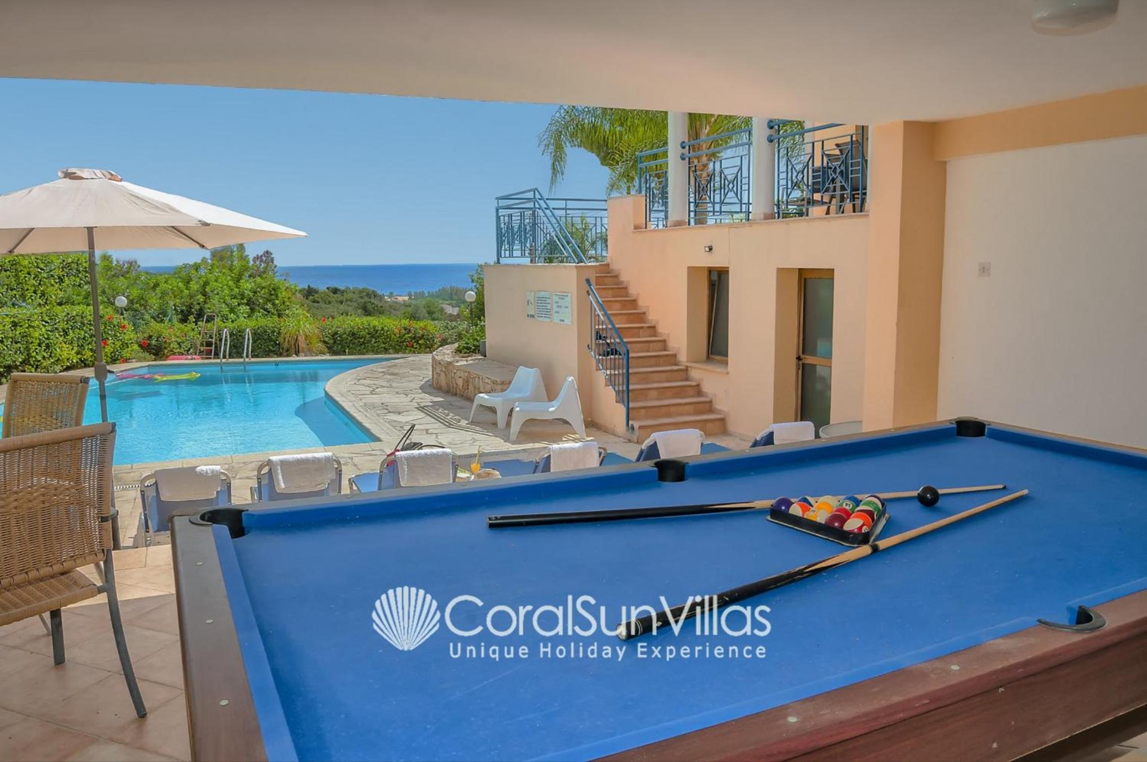 Exceptional Large Villa, FREE HEATED Pool 1 NOV - 15 JAN, Privacy,Prime Location