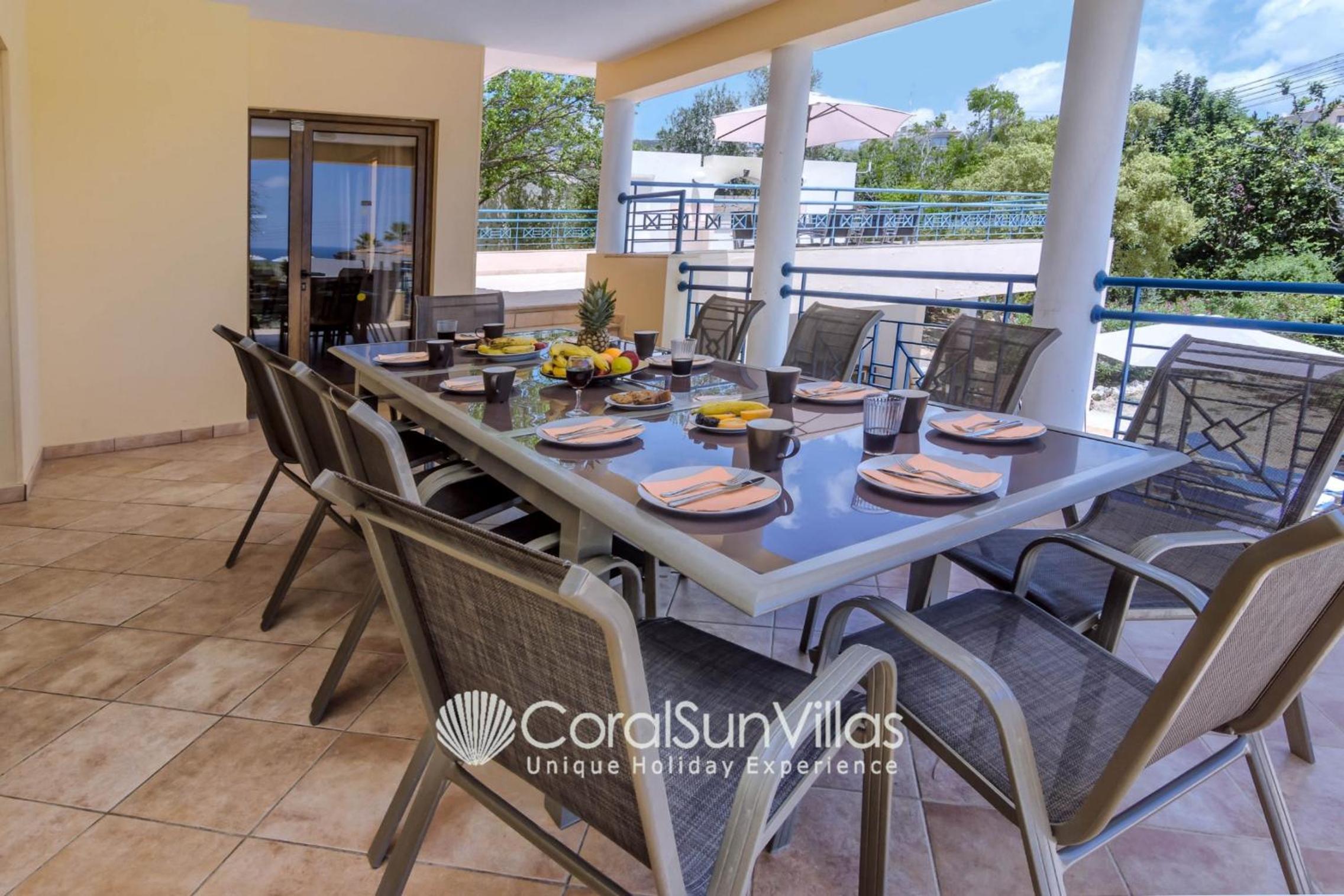 Exceptional Large Villa, FREE HEATED Pool 1 NOV - 15 JAN, Privacy,Prime Location