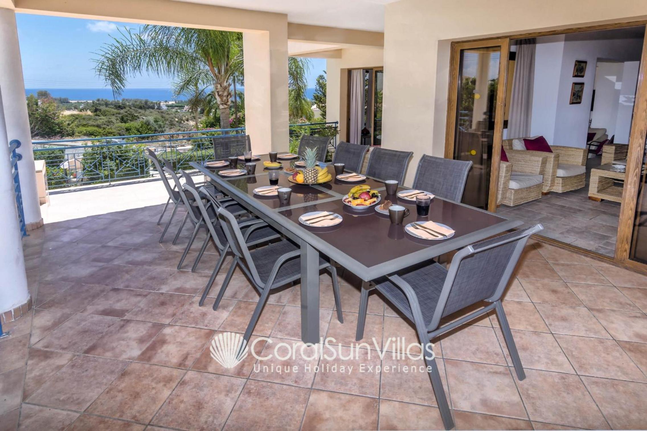 Exceptional Large Villa, FREE HEATED Pool 1 NOV - 15 JAN, Privacy,Prime Location