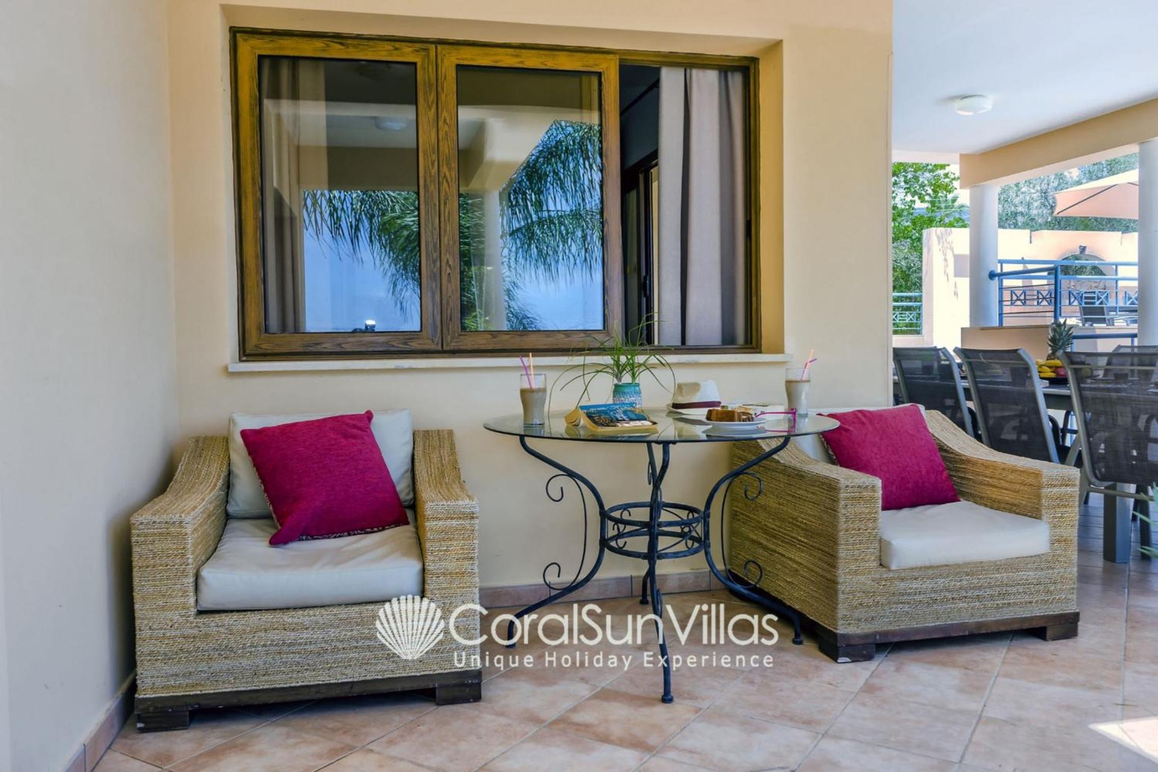 Exceptional Large Villa, FREE HEATED Pool 1 NOV - 15 JAN, Privacy,Prime Location