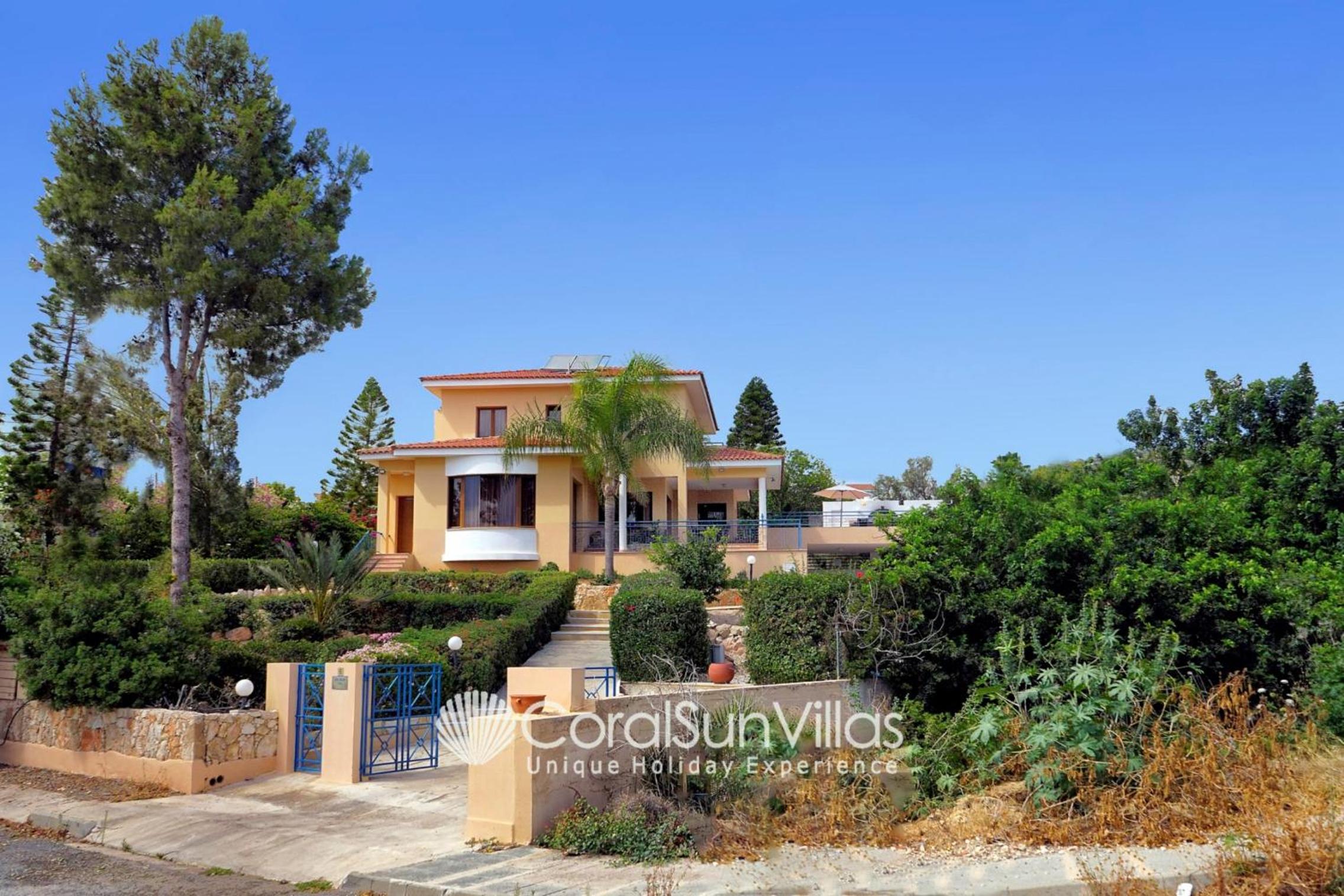 Exceptional Large Villa, FREE HEATED Pool 1 NOV - 15 JAN, Privacy,Prime Location