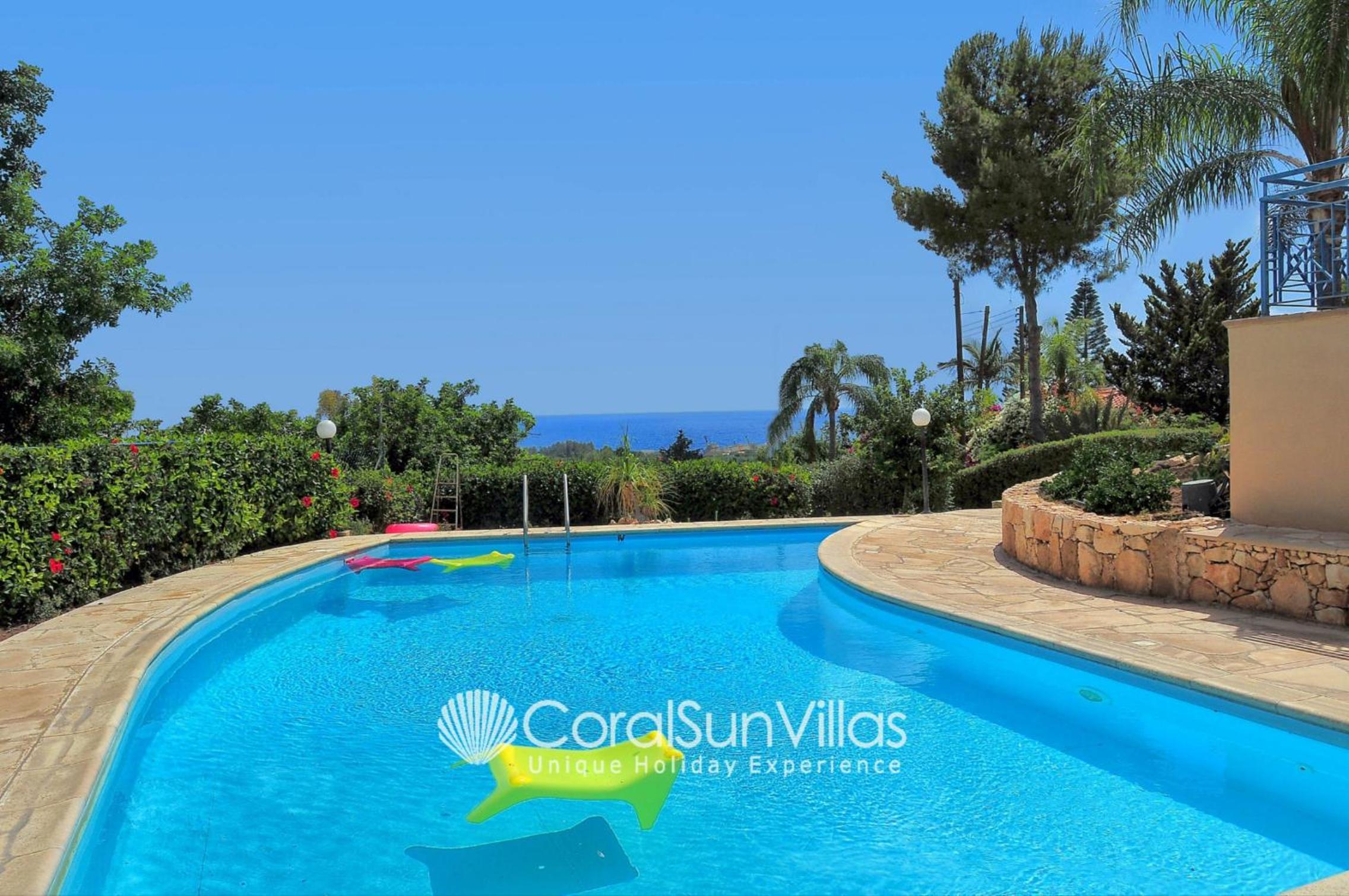 Exceptional Large Villa, FREE HEATED Pool 1 NOV - 15 JAN, Privacy,Prime Location