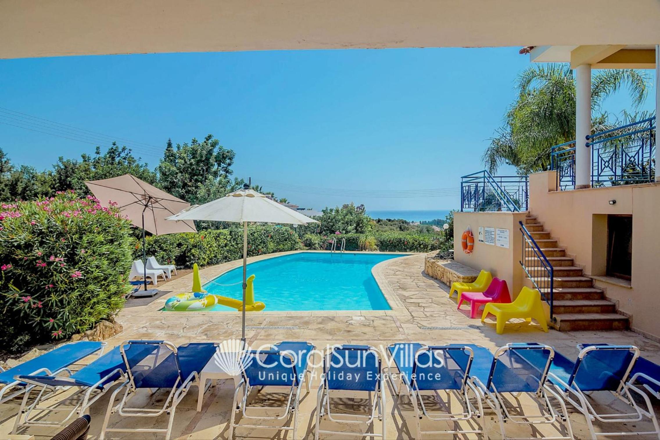 Exceptional Large Villa, FREE HEATED Pool 1 NOV - 15 JAN, Privacy,Prime Location