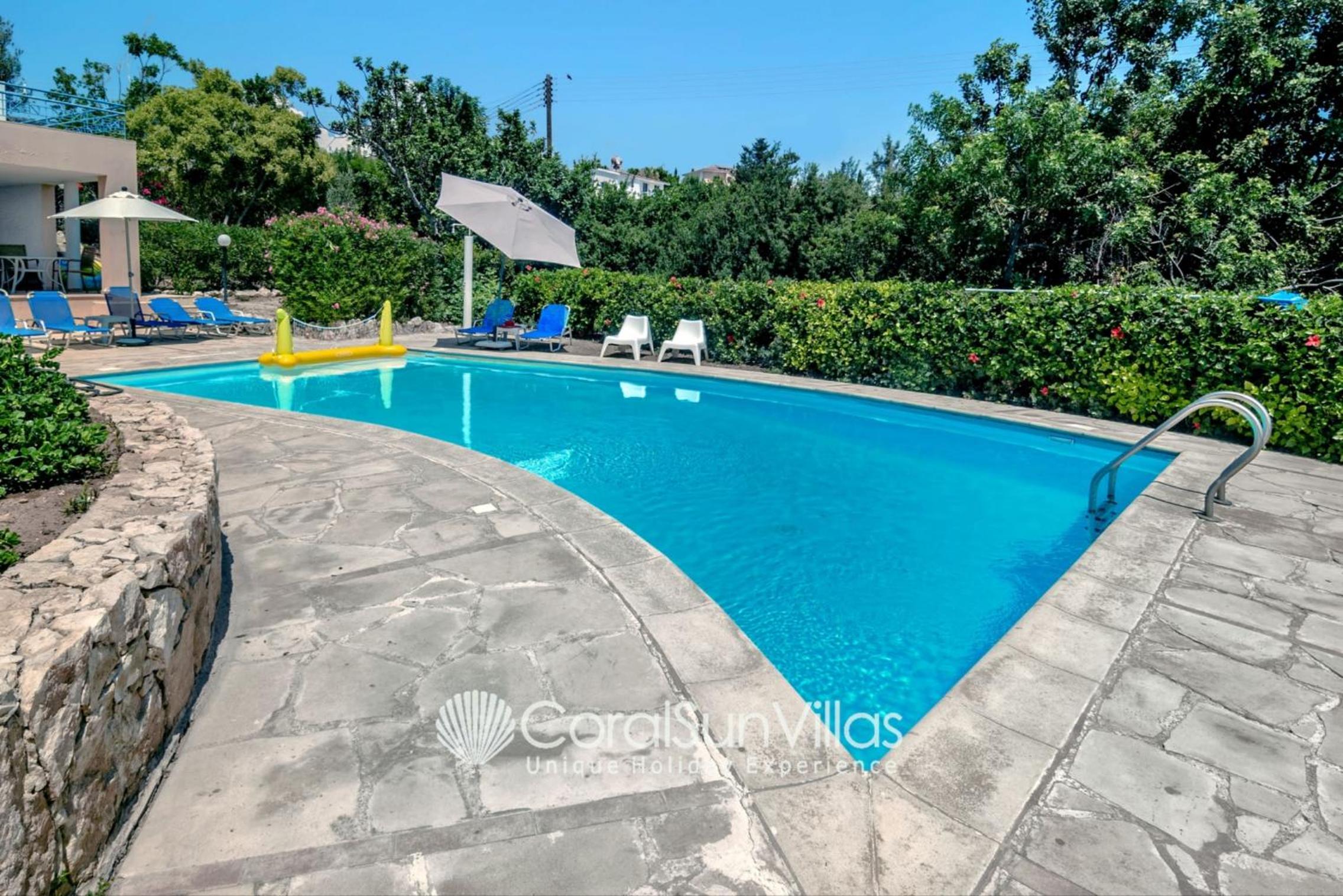 Exceptional Large Villa, FREE HEATED Pool 1 NOV - 15 JAN, Privacy,Prime Location