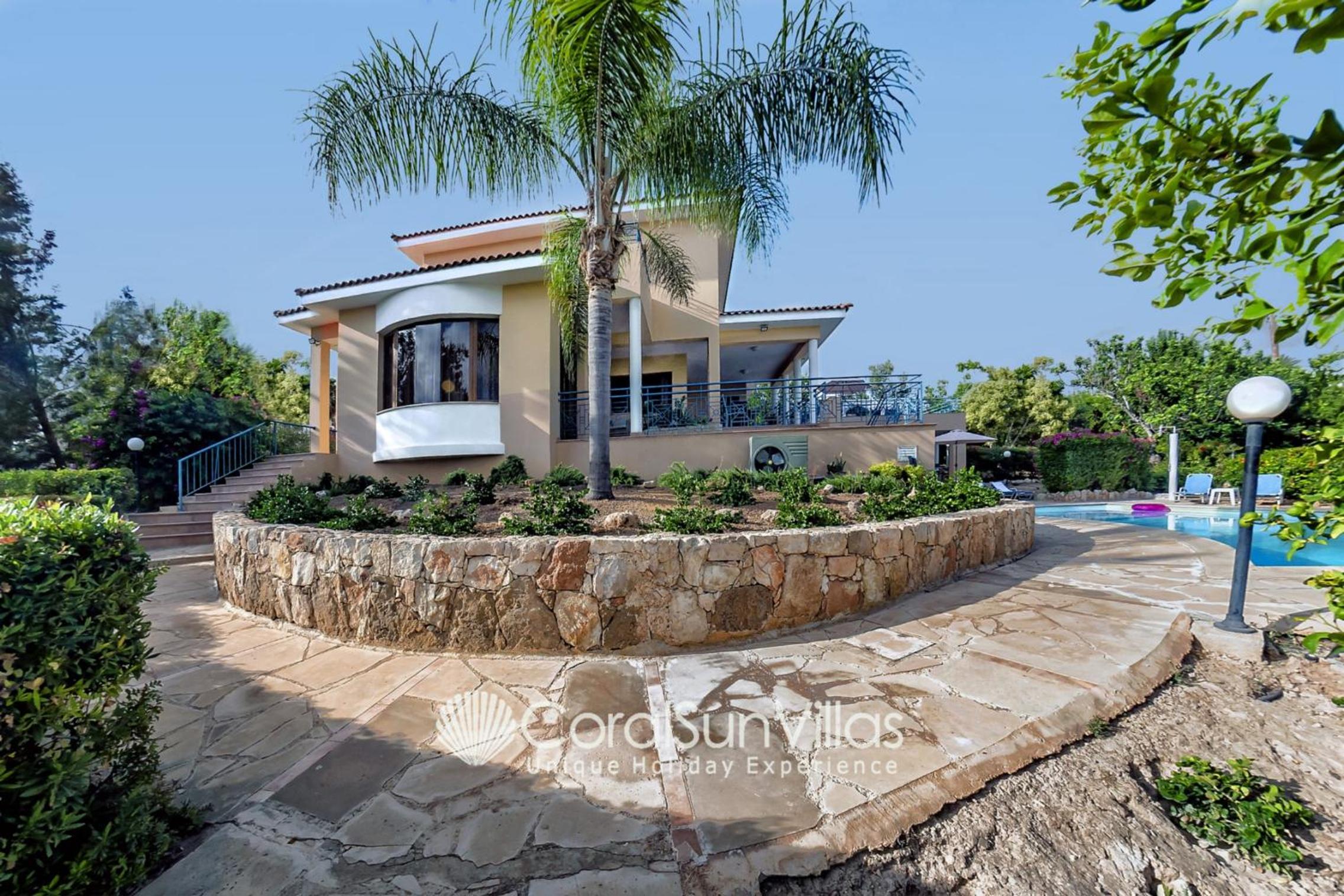 Exceptional Large Villa, FREE HEATED Pool 1 NOV - 15 JAN, Privacy,Prime Location