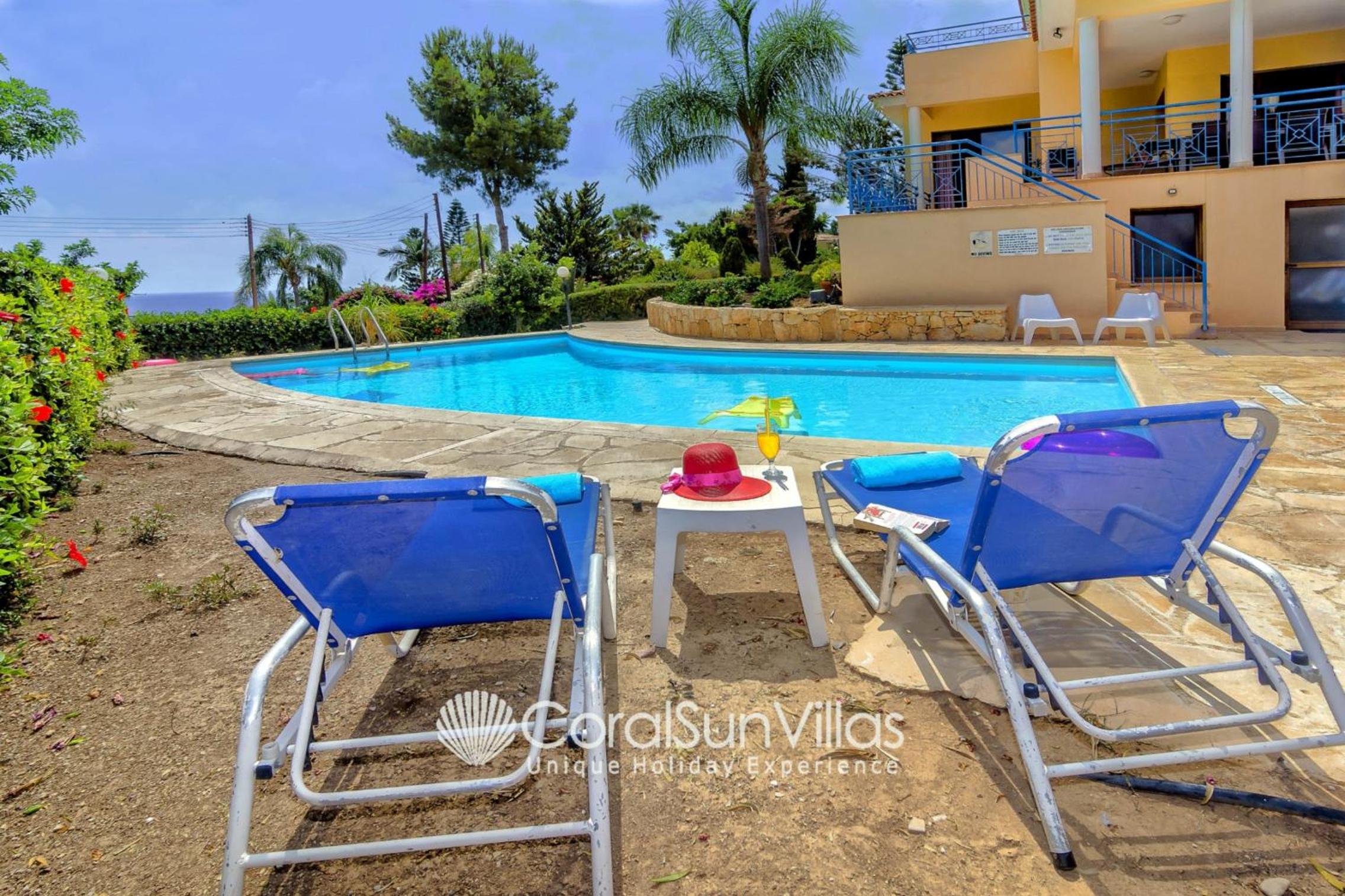 Exceptional Large Villa, FREE HEATED Pool 1 NOV - 15 JAN, Privacy,Prime Location
