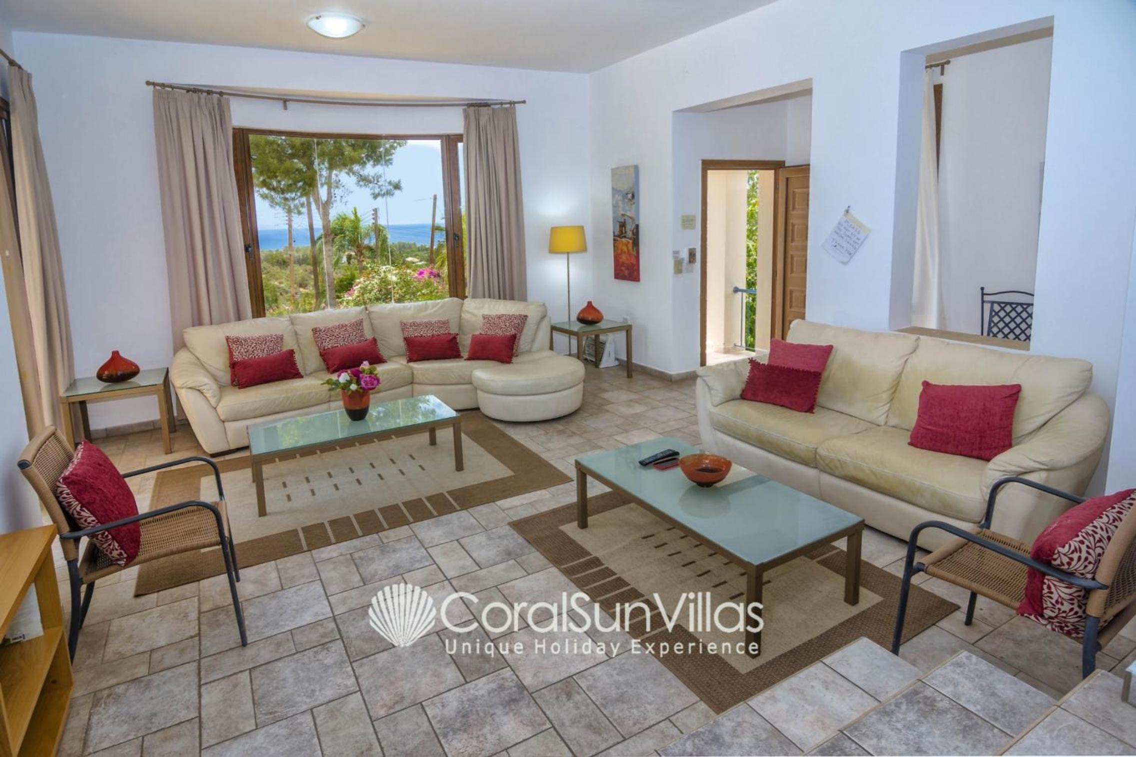 Exceptional Large Villa, FREE HEATED Pool 1 NOV - 15 JAN, Privacy,Prime Location