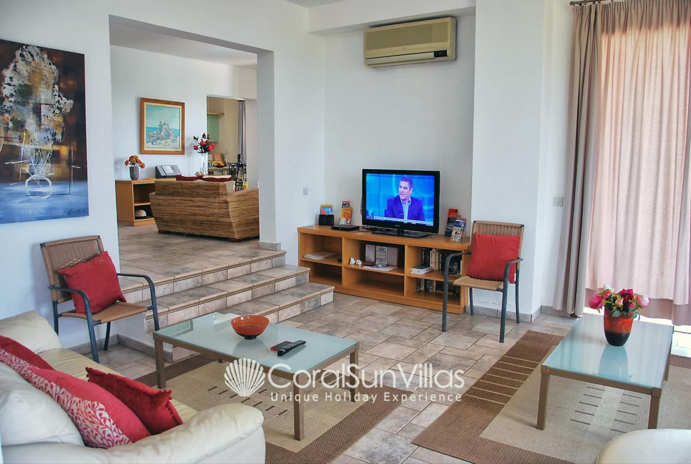 Exceptional Large Villa, FREE HEATED Pool 1 NOV - 15 JAN, Privacy,Prime Location