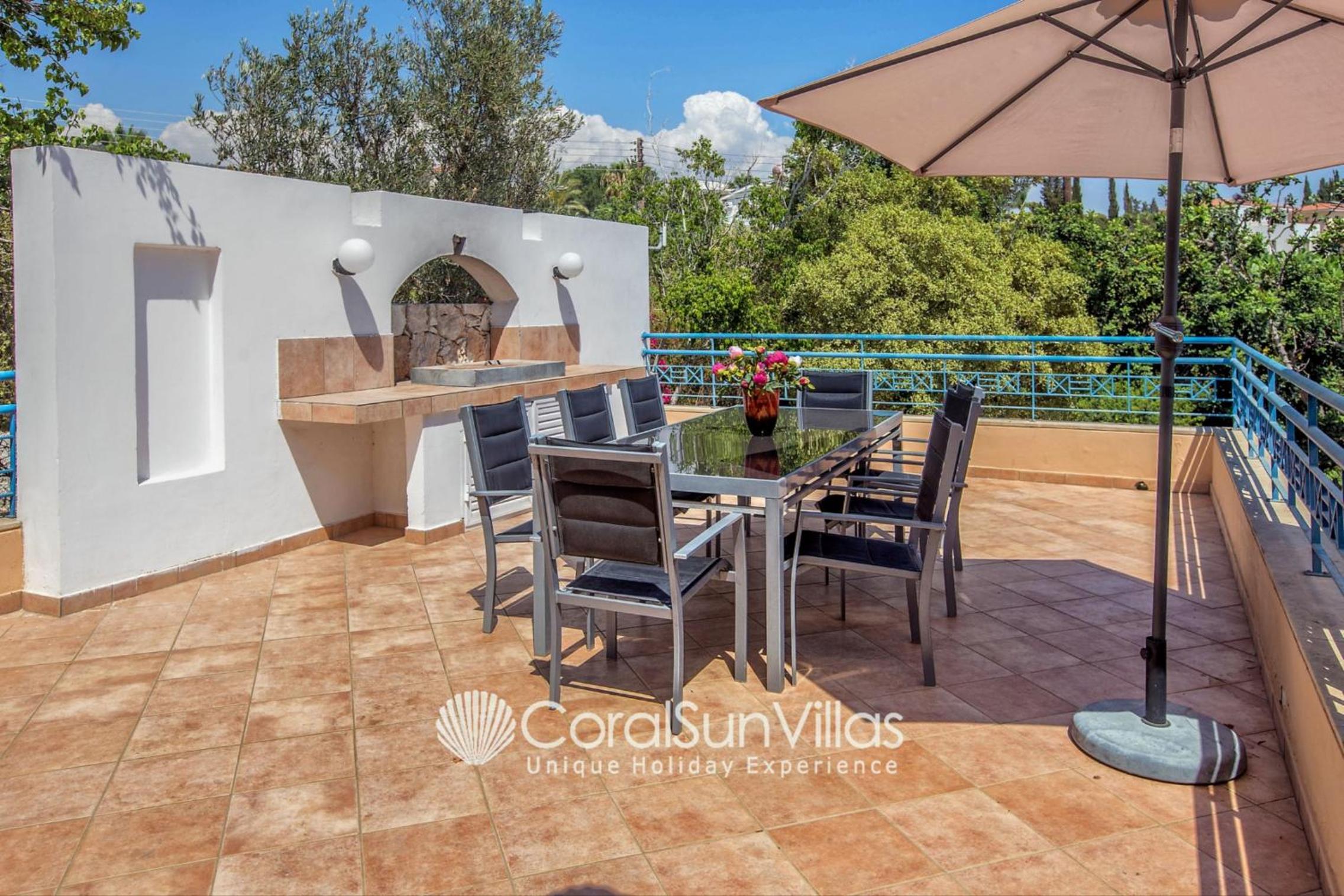 Exceptional Large Villa, FREE HEATED Pool 1 NOV - 15 JAN, Privacy,Prime Location