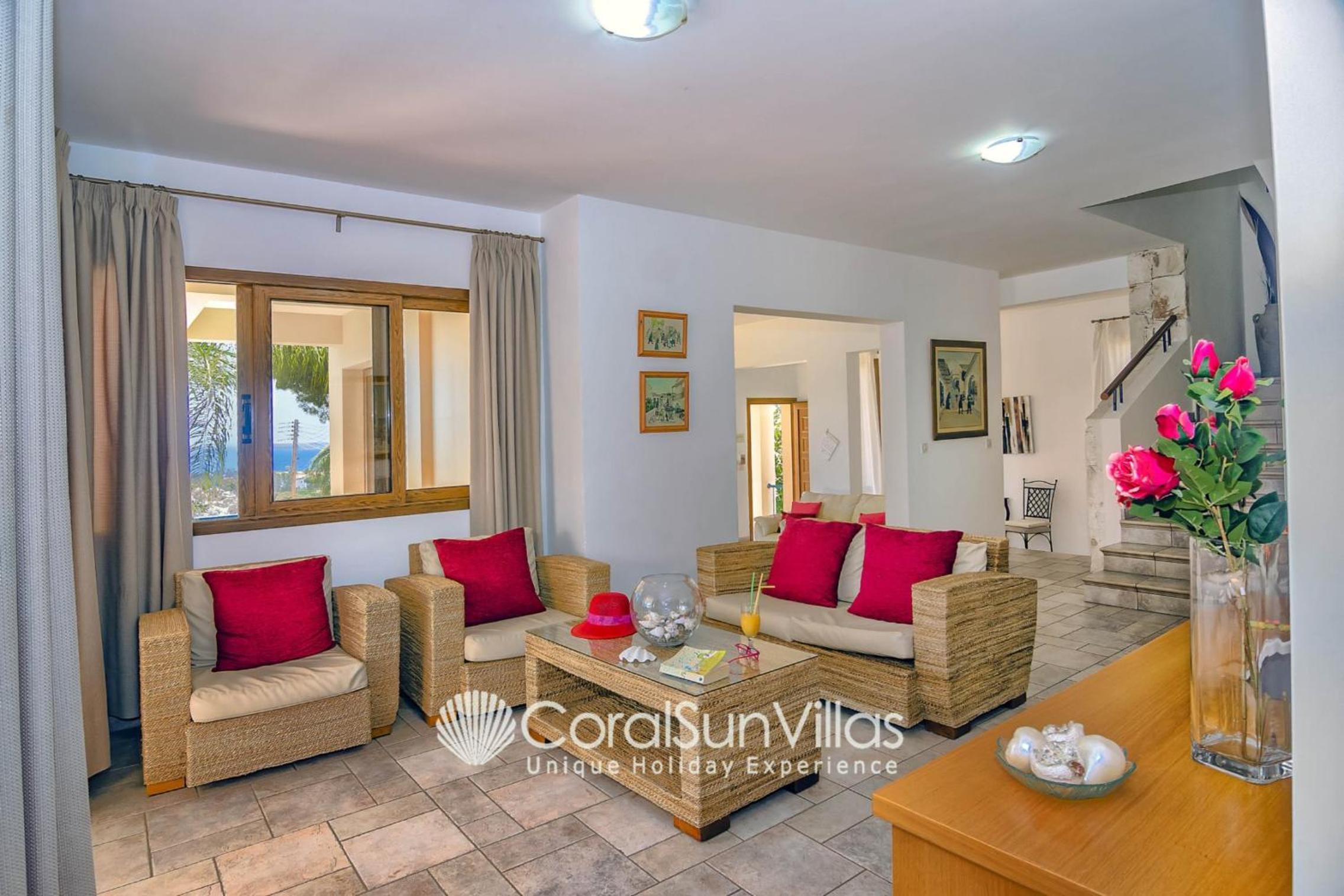 Exceptional Large Villa, FREE HEATED Pool 1 NOV - 15 JAN, Privacy,Prime Location