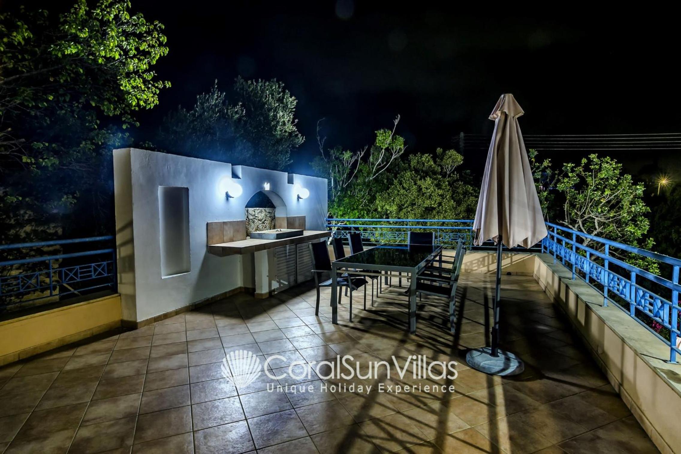 Exceptional Large Villa, FREE HEATED Pool 1 NOV - 15 JAN, Privacy,Prime Location