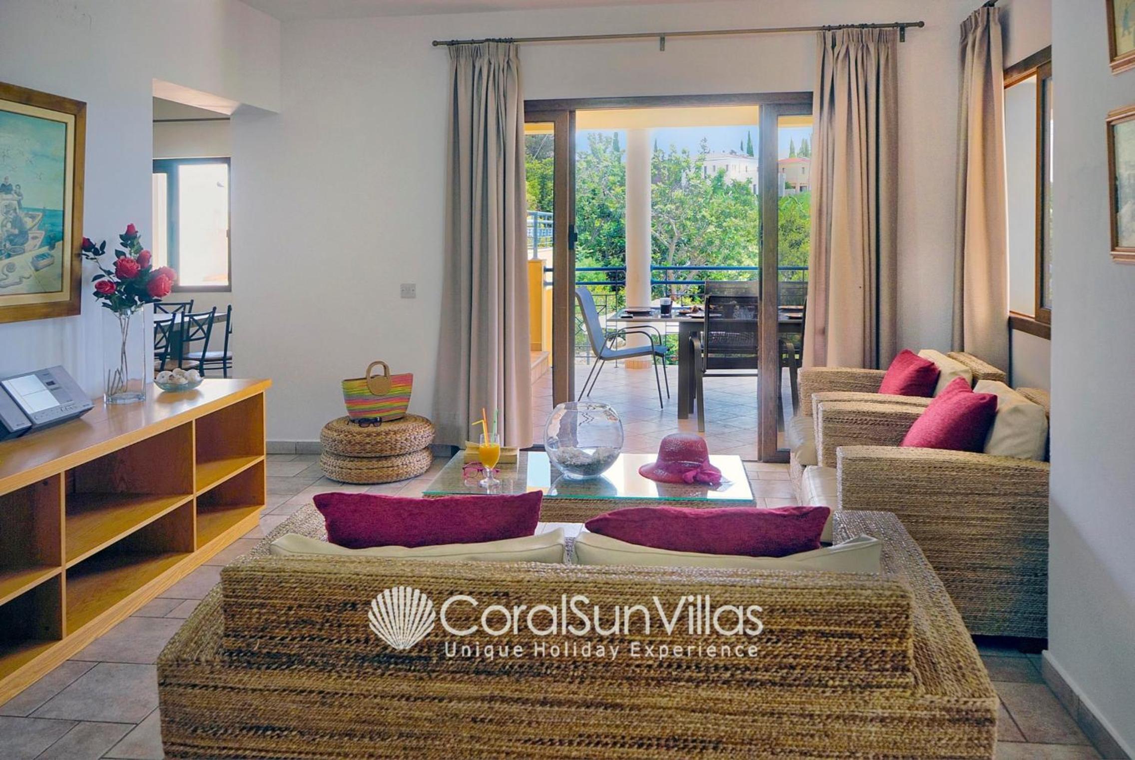 Exceptional Large Villa, FREE HEATED Pool 1 NOV - 15 JAN, Privacy,Prime Location