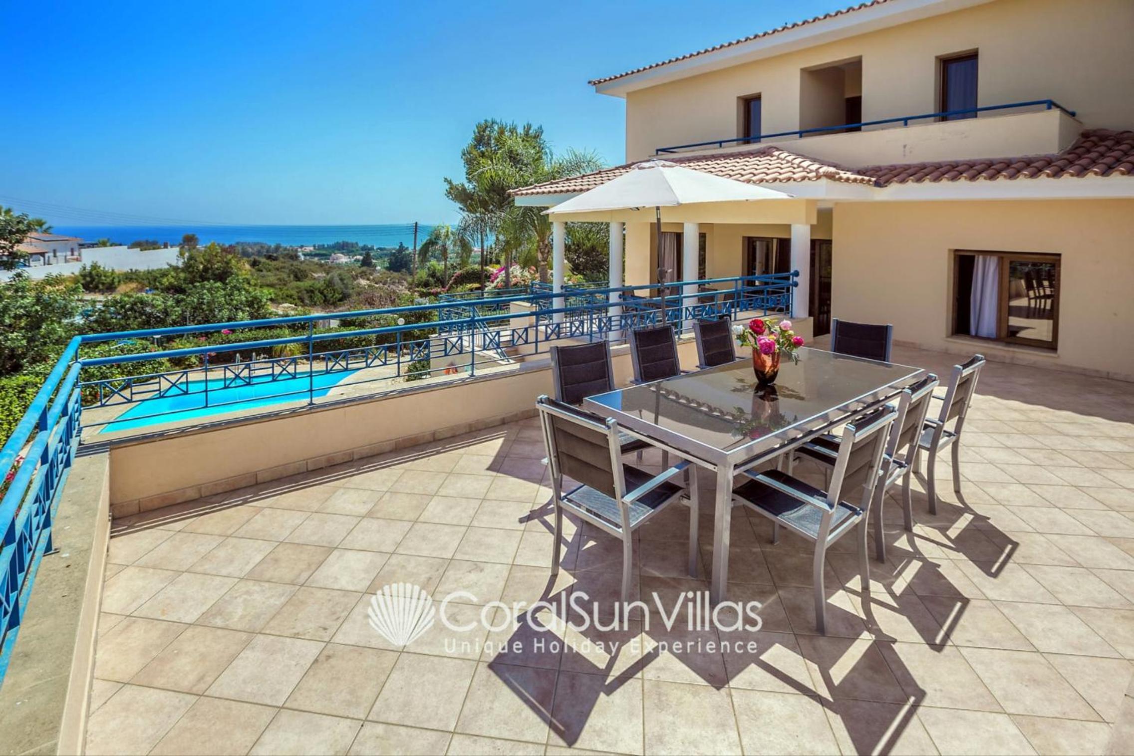 Exceptional Large Villa, FREE HEATED Pool 1 NOV - 15 JAN, Privacy,Prime Location