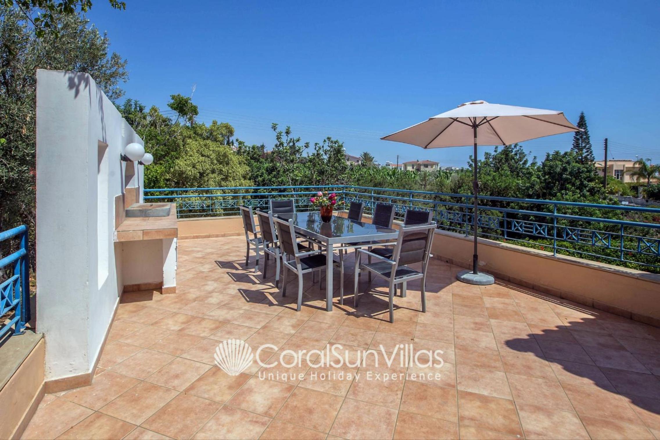 Exceptional Large Villa, FREE HEATED Pool 1 NOV - 15 JAN, Privacy,Prime Location