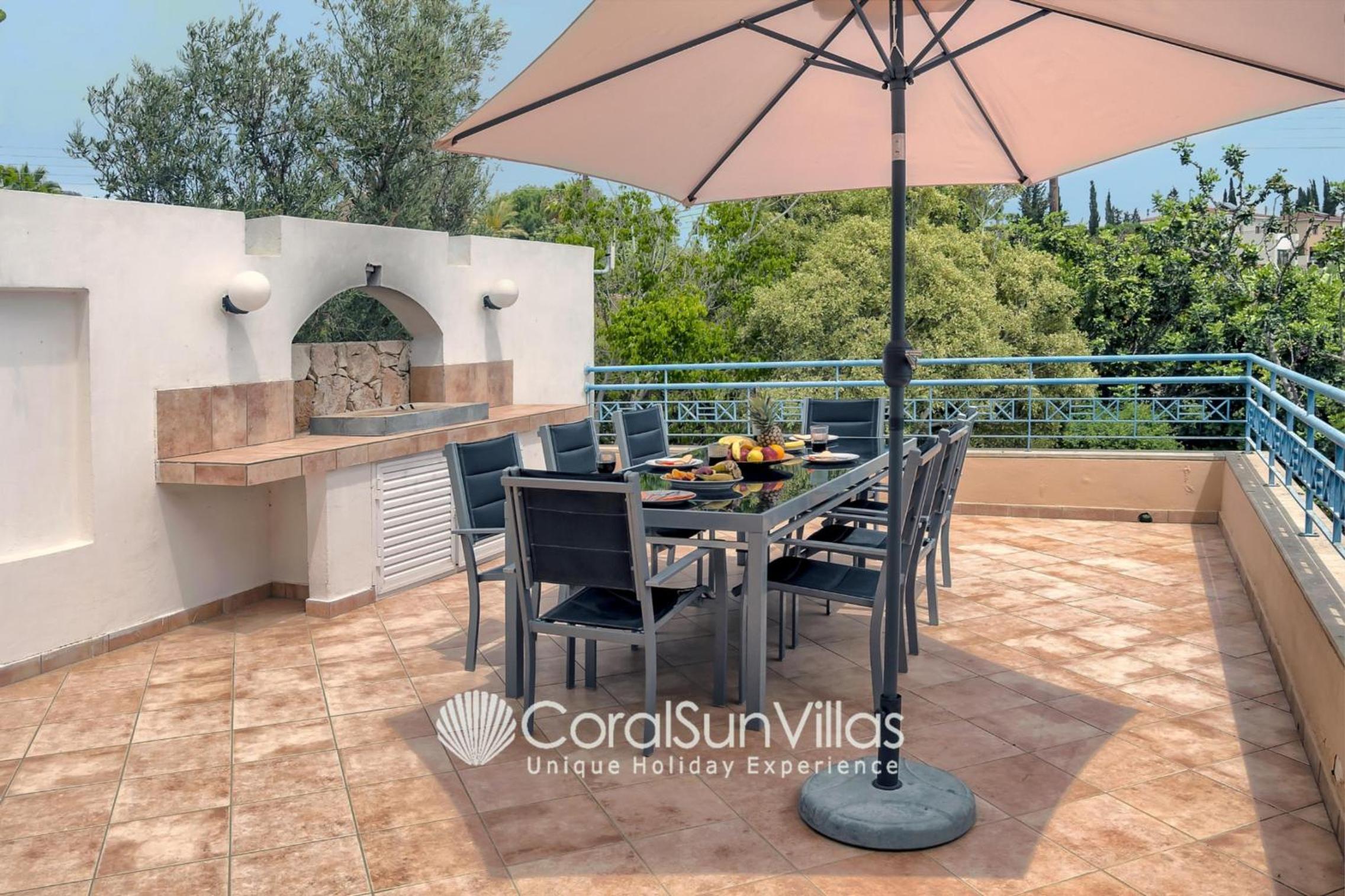 Exceptional Large Villa, FREE HEATED Pool 1 NOV - 15 JAN, Privacy,Prime Location