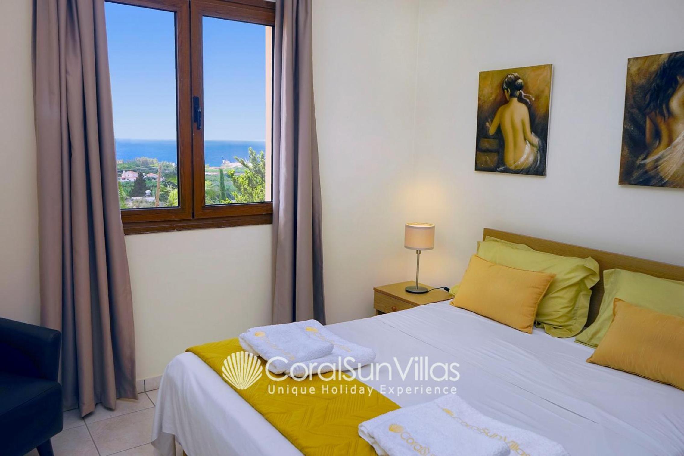 Exceptional Large Villa, FREE HEATED Pool 1 NOV - 15 JAN, Privacy,Prime Location