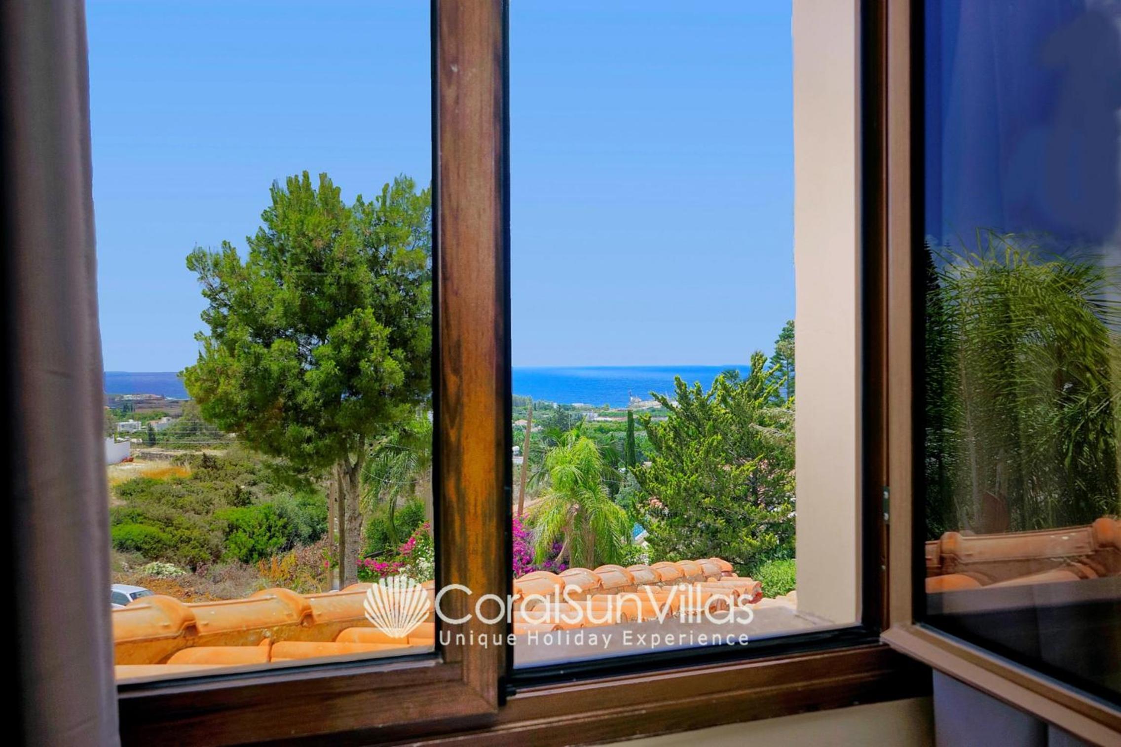 Exceptional Large Villa, FREE HEATED Pool 1 NOV - 15 JAN, Privacy,Prime Location