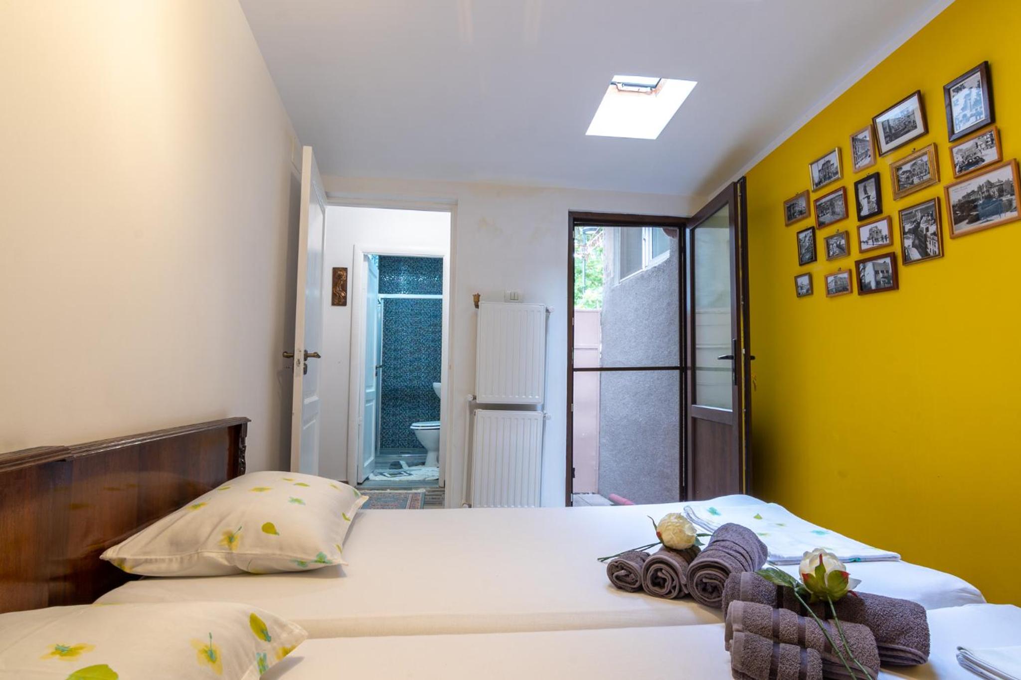 Solis M - Cosy Old Town Home with AC near the Beach and Harbour Private Entrance view 5