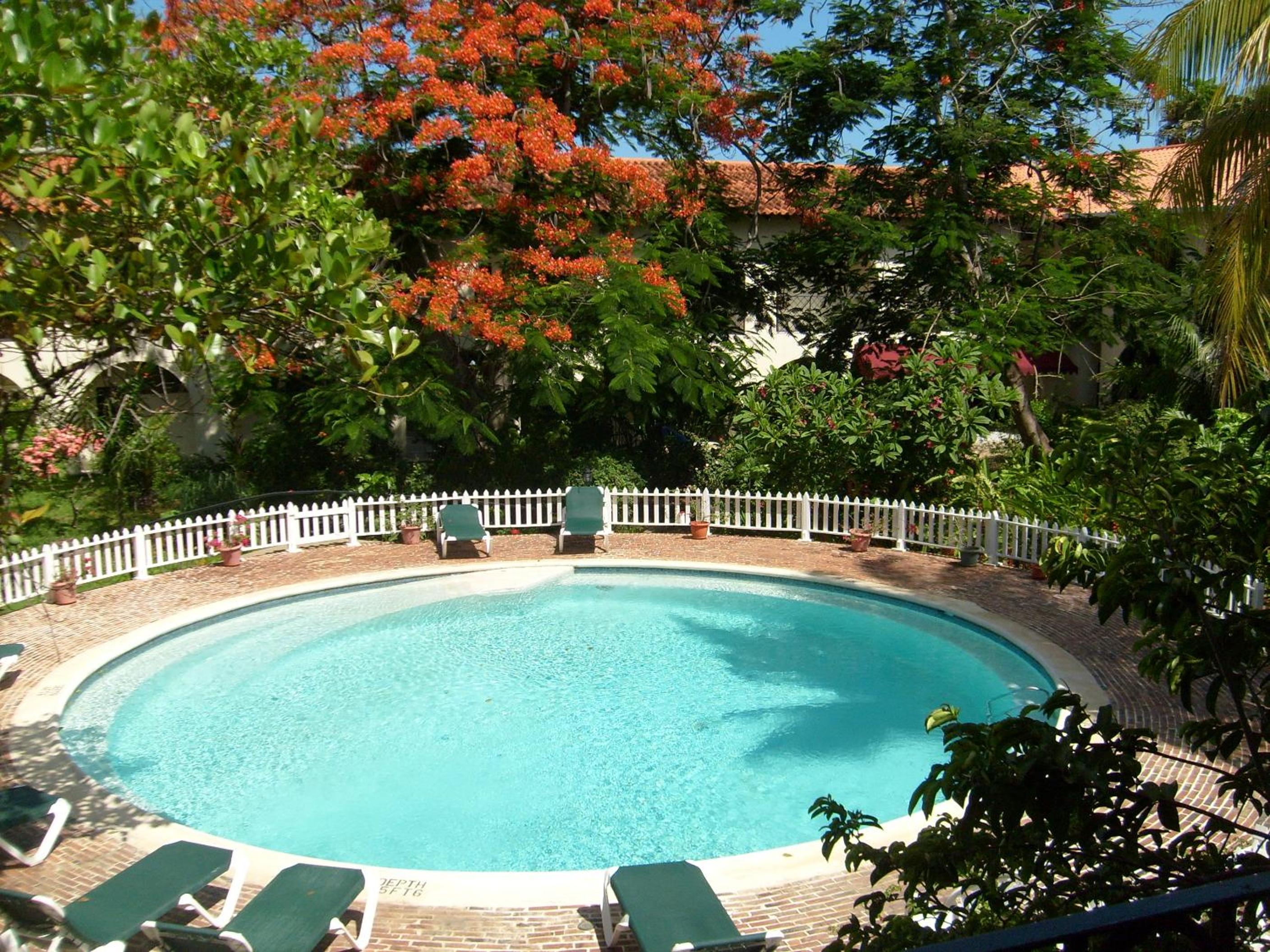 Charela Inn Hotel 11