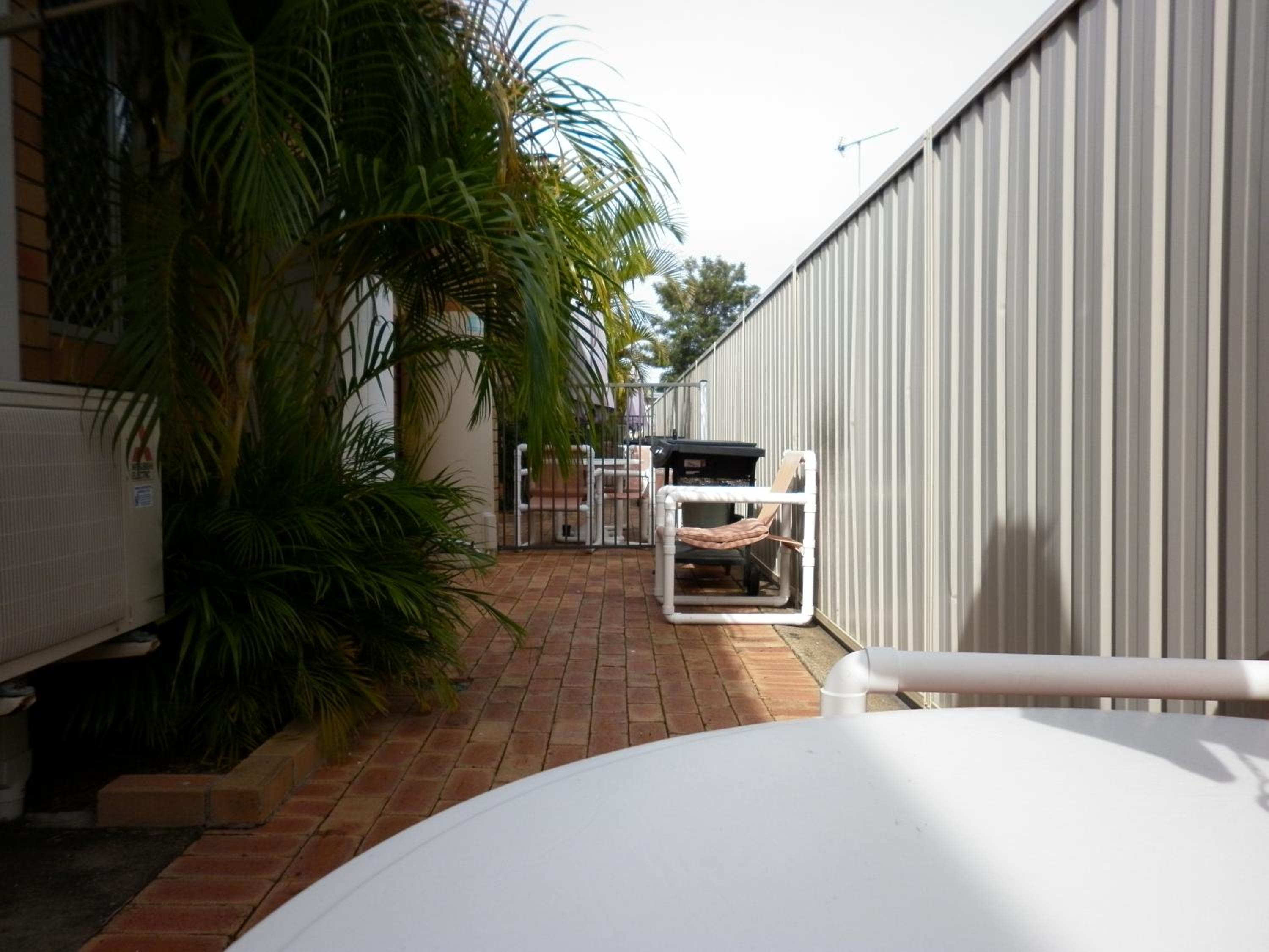 Hotel Oceana Holiday Units - Image 1