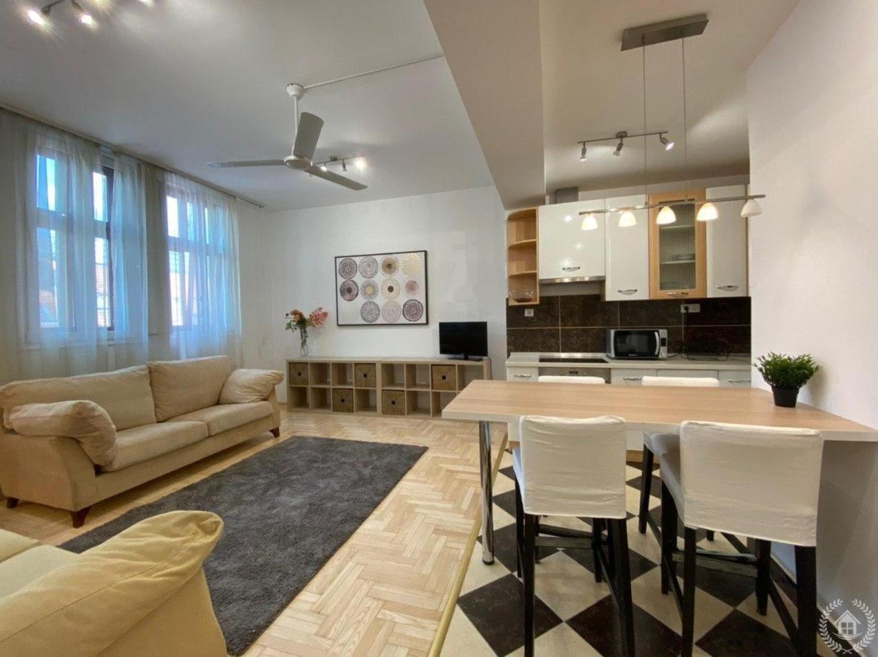 Central City Gozsdu Apartment