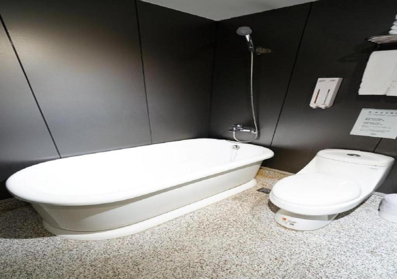 Walker Hotel - Sanchong