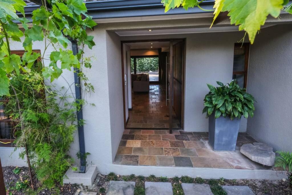 Home in Cape Town-The Homestead view 2
