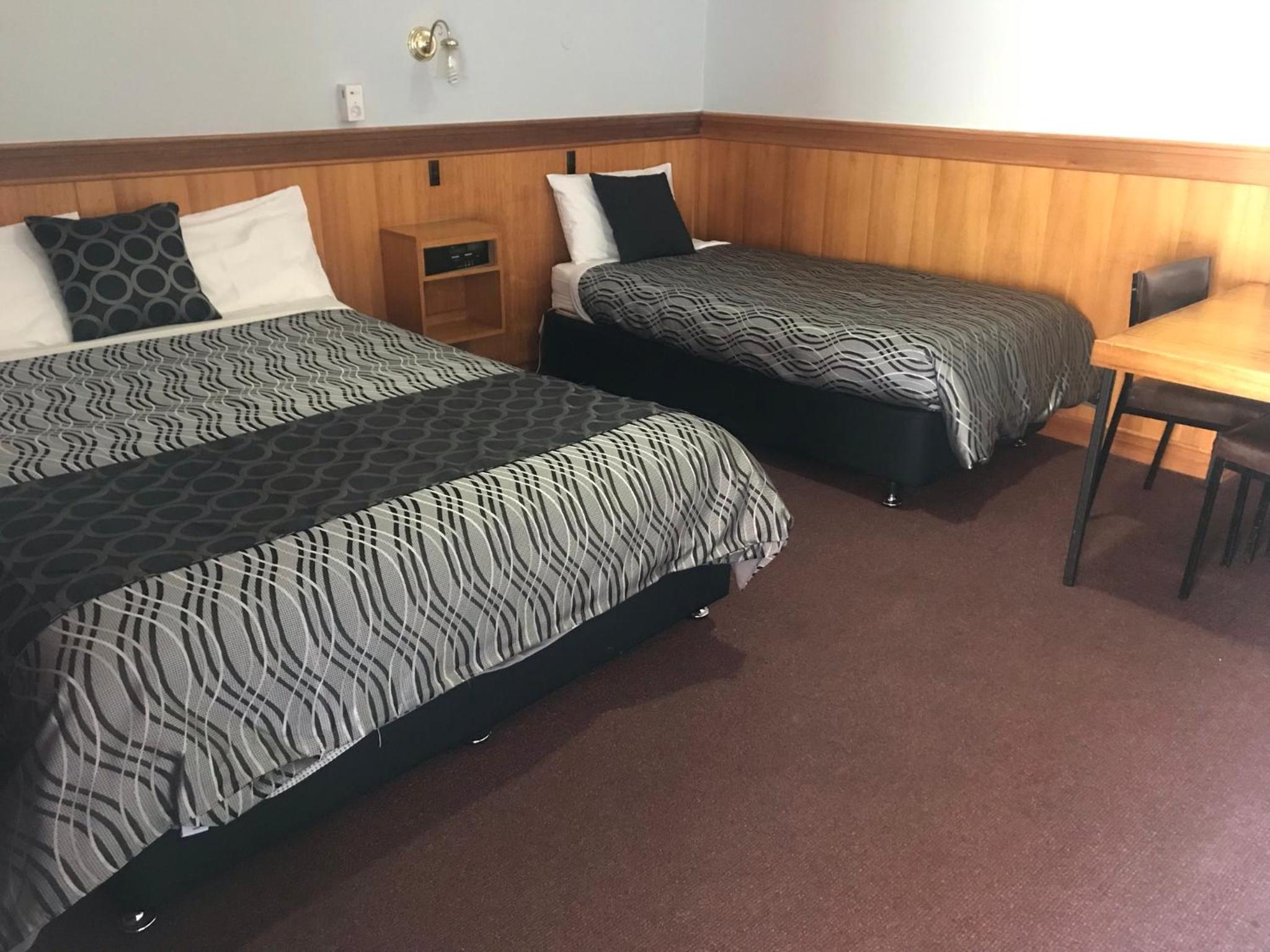 County Lodge Motor Inn