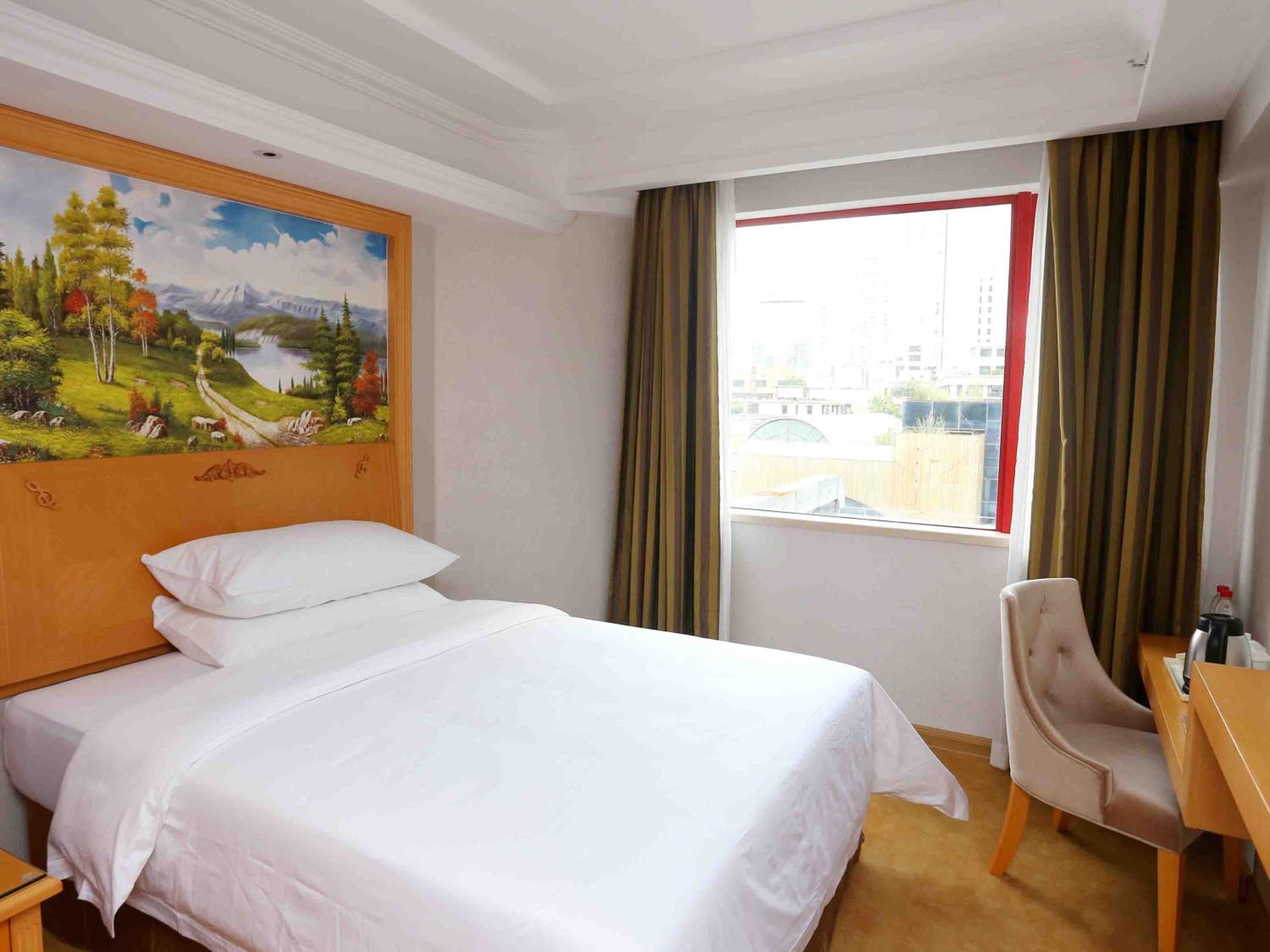 Vienna Hotel Zhongshan West District view 3
