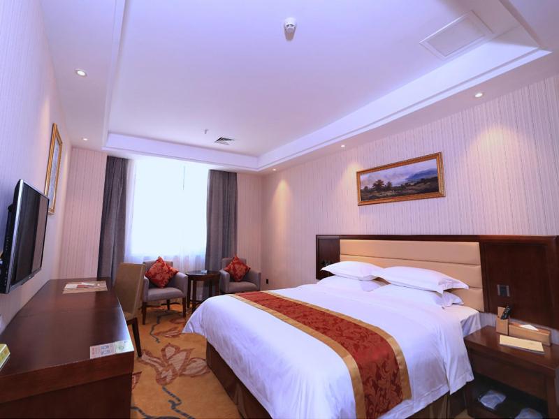 Vienna Hotel Shenzhen Gongming Bus Station