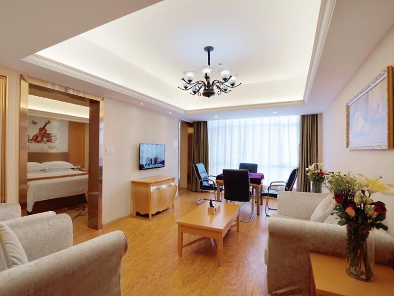 Vienna Hotel Hunan Yongzhou Lengshuitan District Government Square view 3