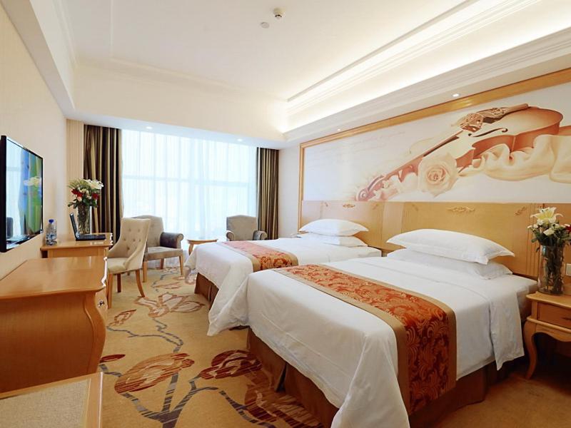 Vienna Hotel Hunan Yongzhou Lengshuitan District Government Square view 4