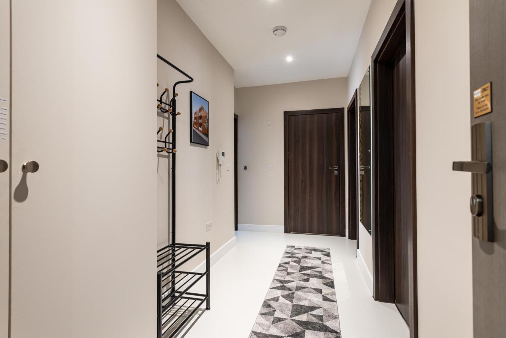 Medway contractor base for summer projects - Apartment 3