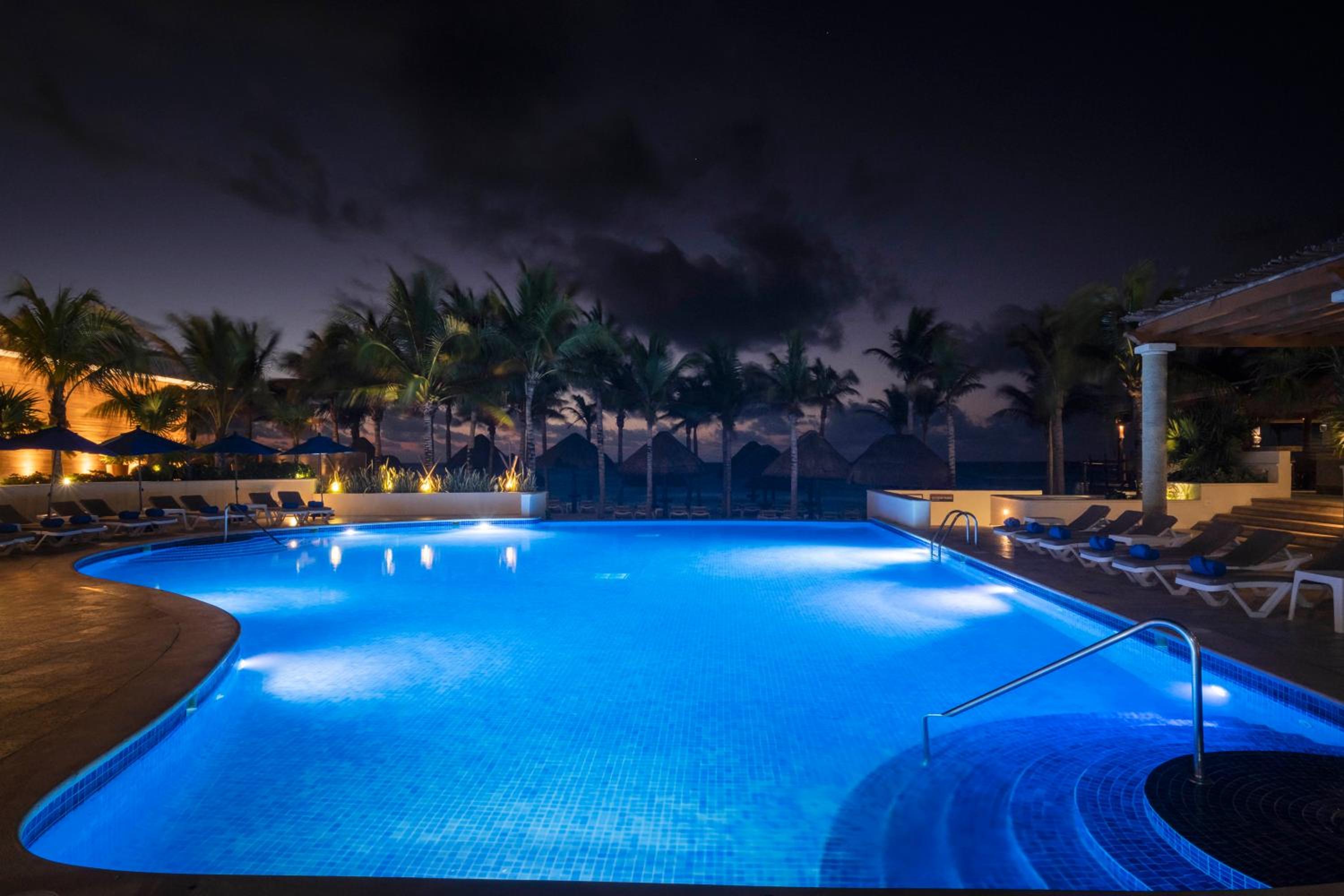 Hotel NYX Cancun