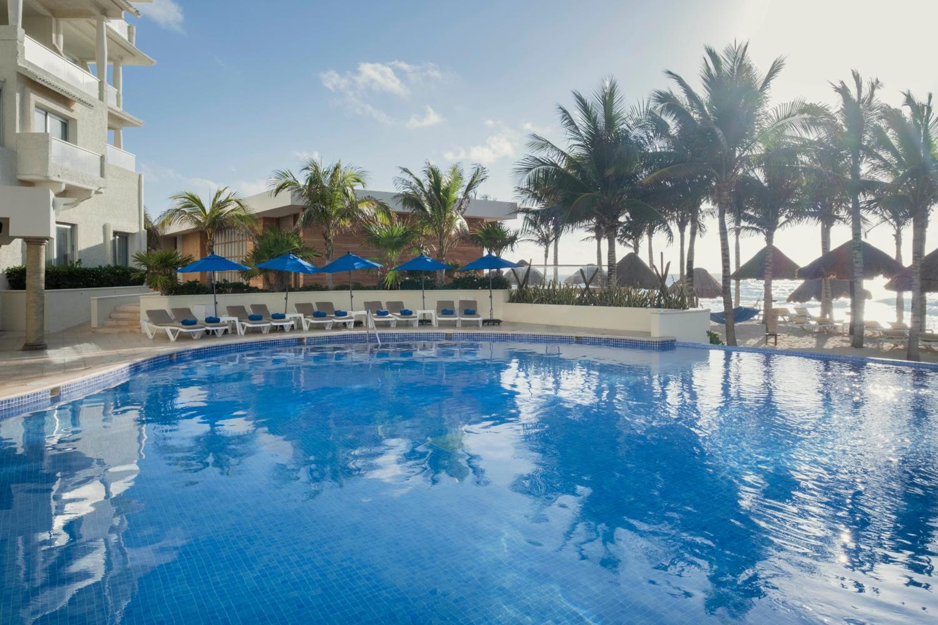 Hotel NYX Cancun