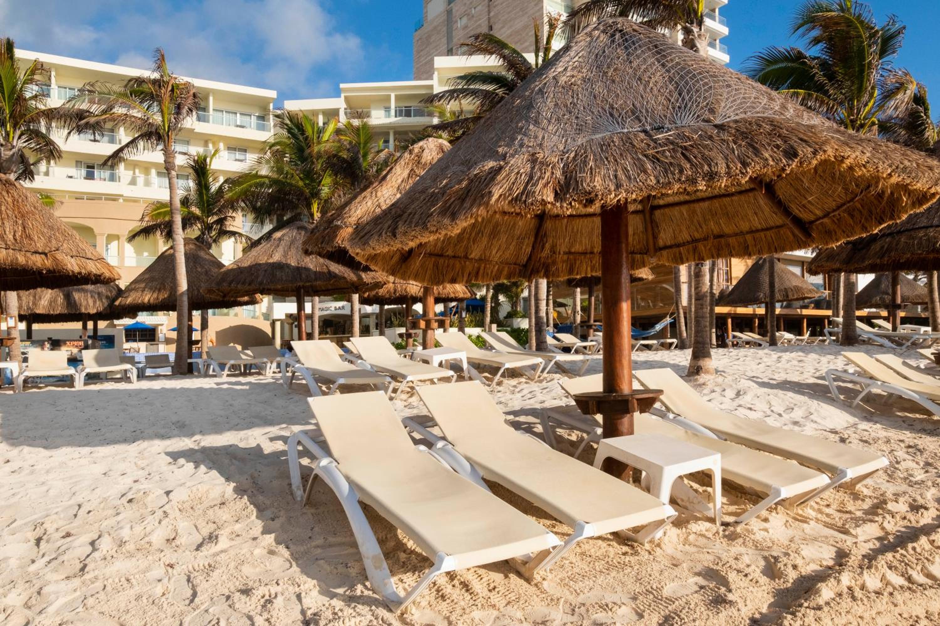 Hotel NYX Cancun