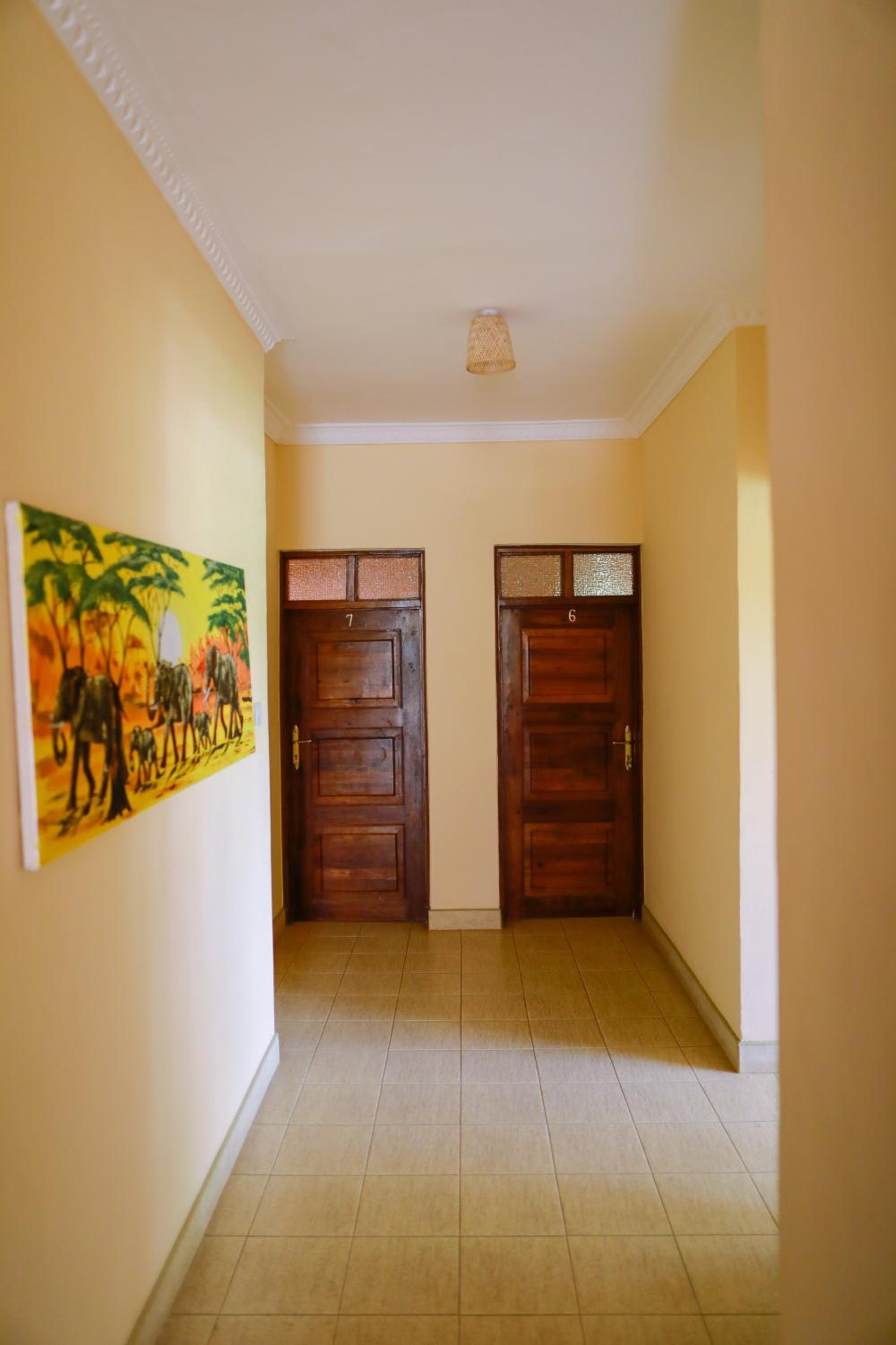 White House Hostels - Arusha view 2