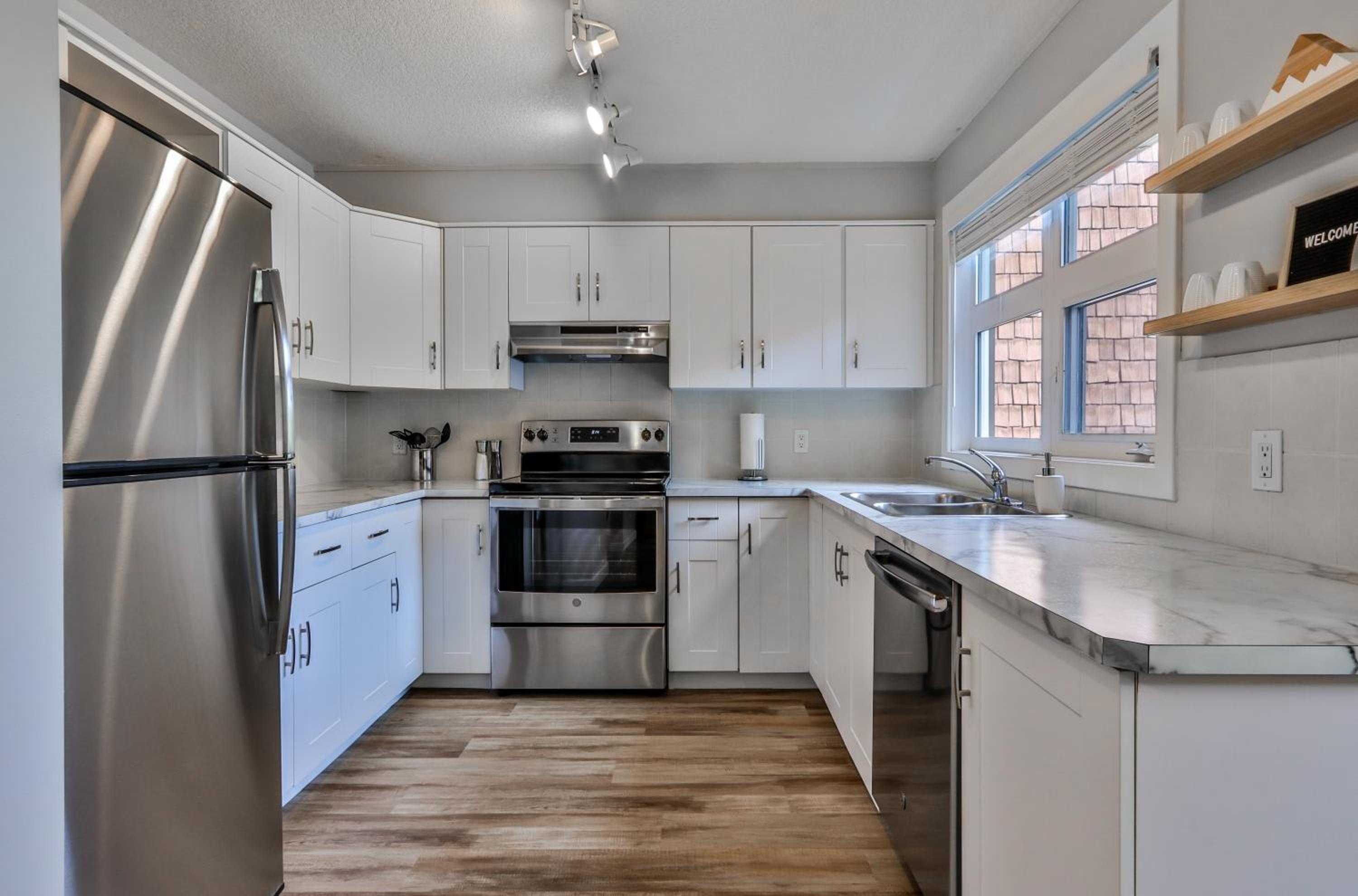 Charming Mountain Loft Pet Friendly Mountain Views!
