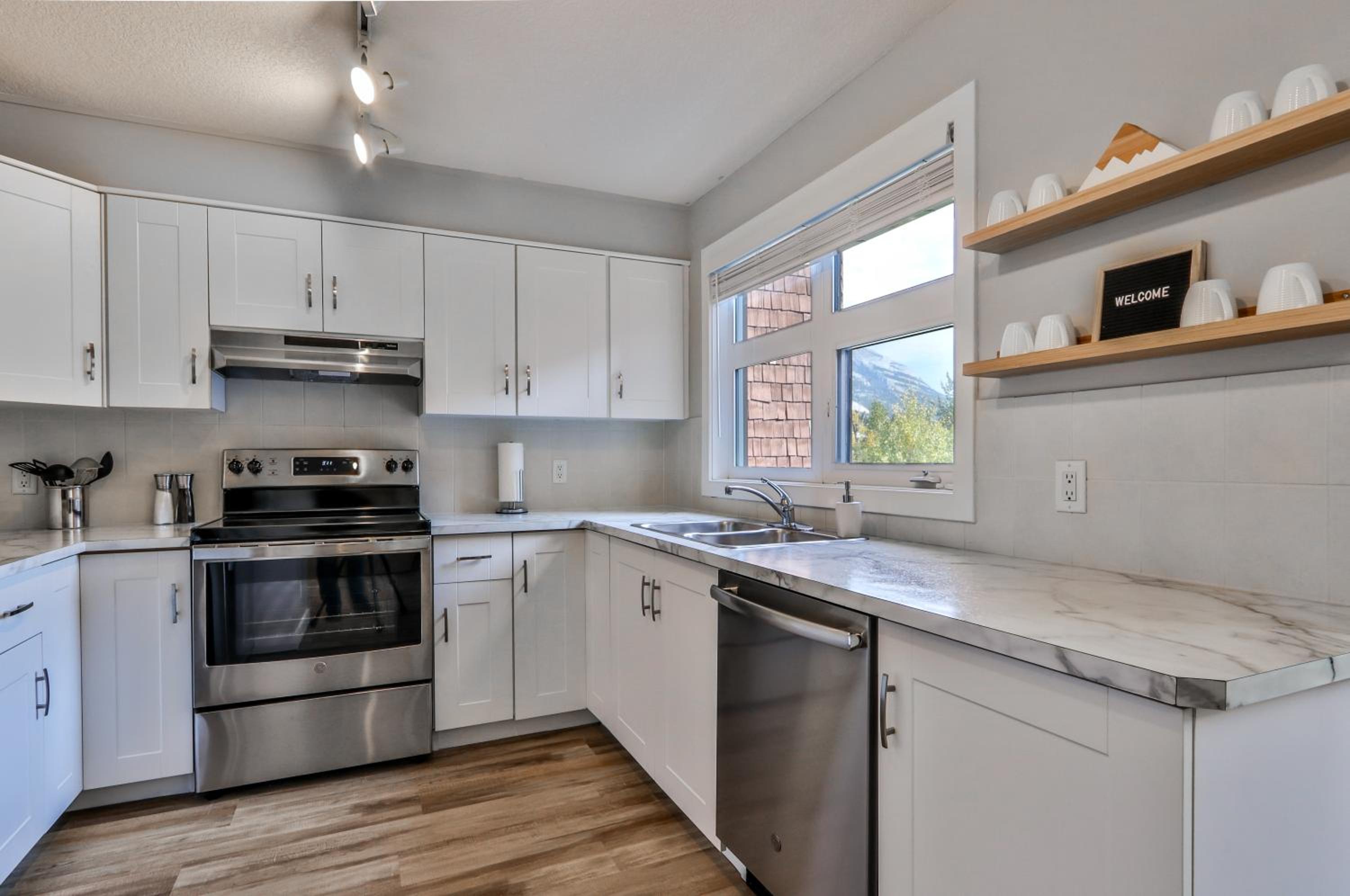 Charming Mountain Loft Pet Friendly Mountain Views!