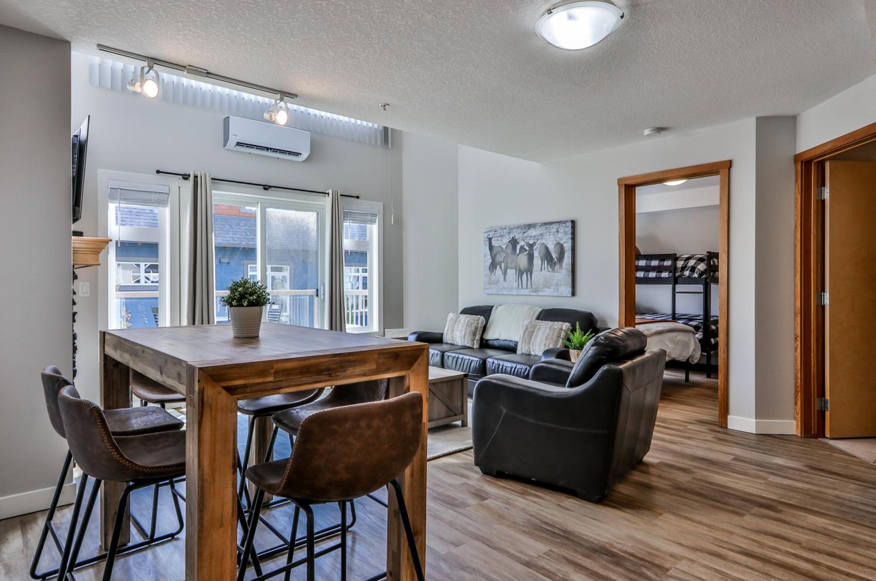 Charming Mountain Loft Pet Friendly Mountain Views!