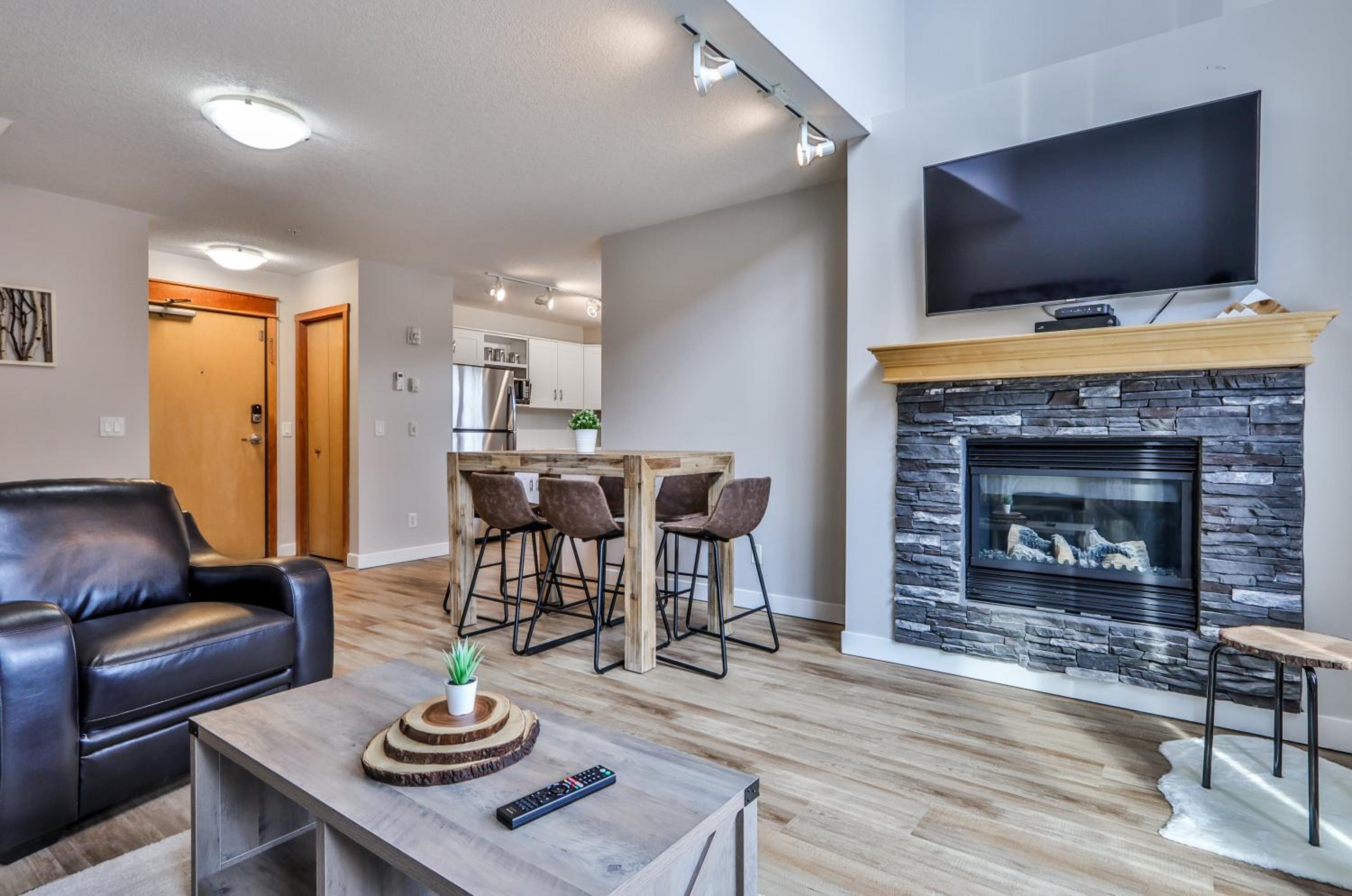 Charming Mountain Loft Pet Friendly Mountain Views!