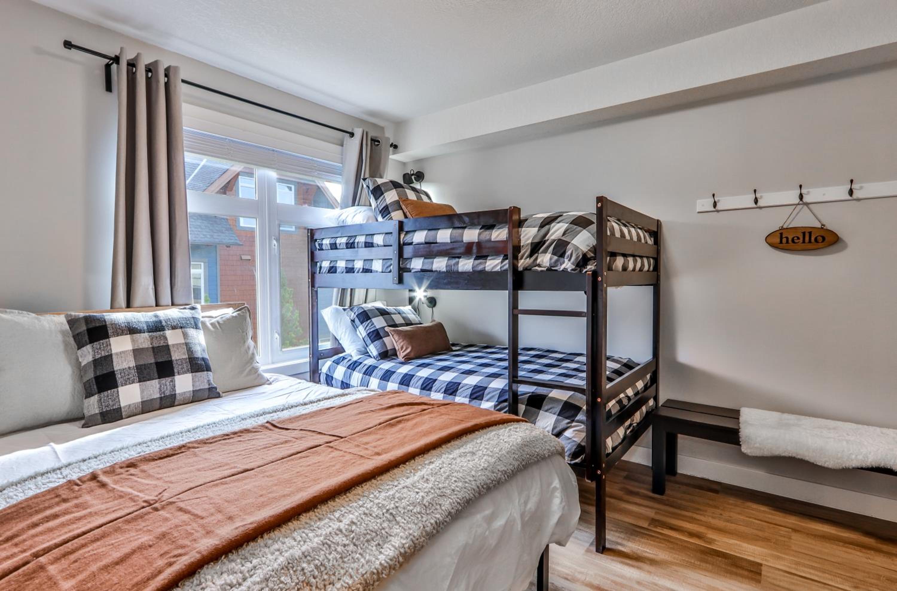 Charming Mountain Loft Pet Friendly Mountain Views!
