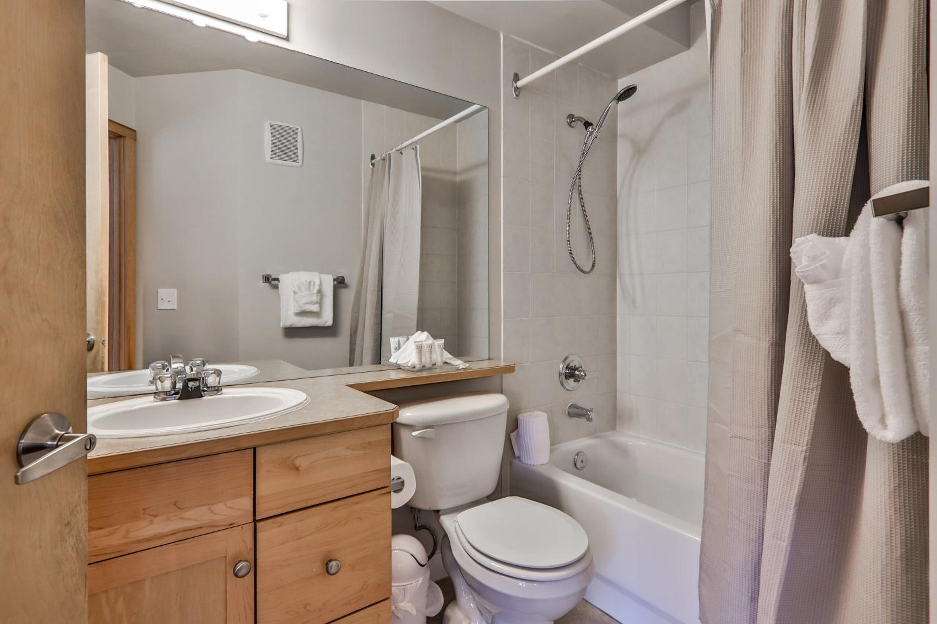 Charming Mountain Loft Pet Friendly Mountain Views!