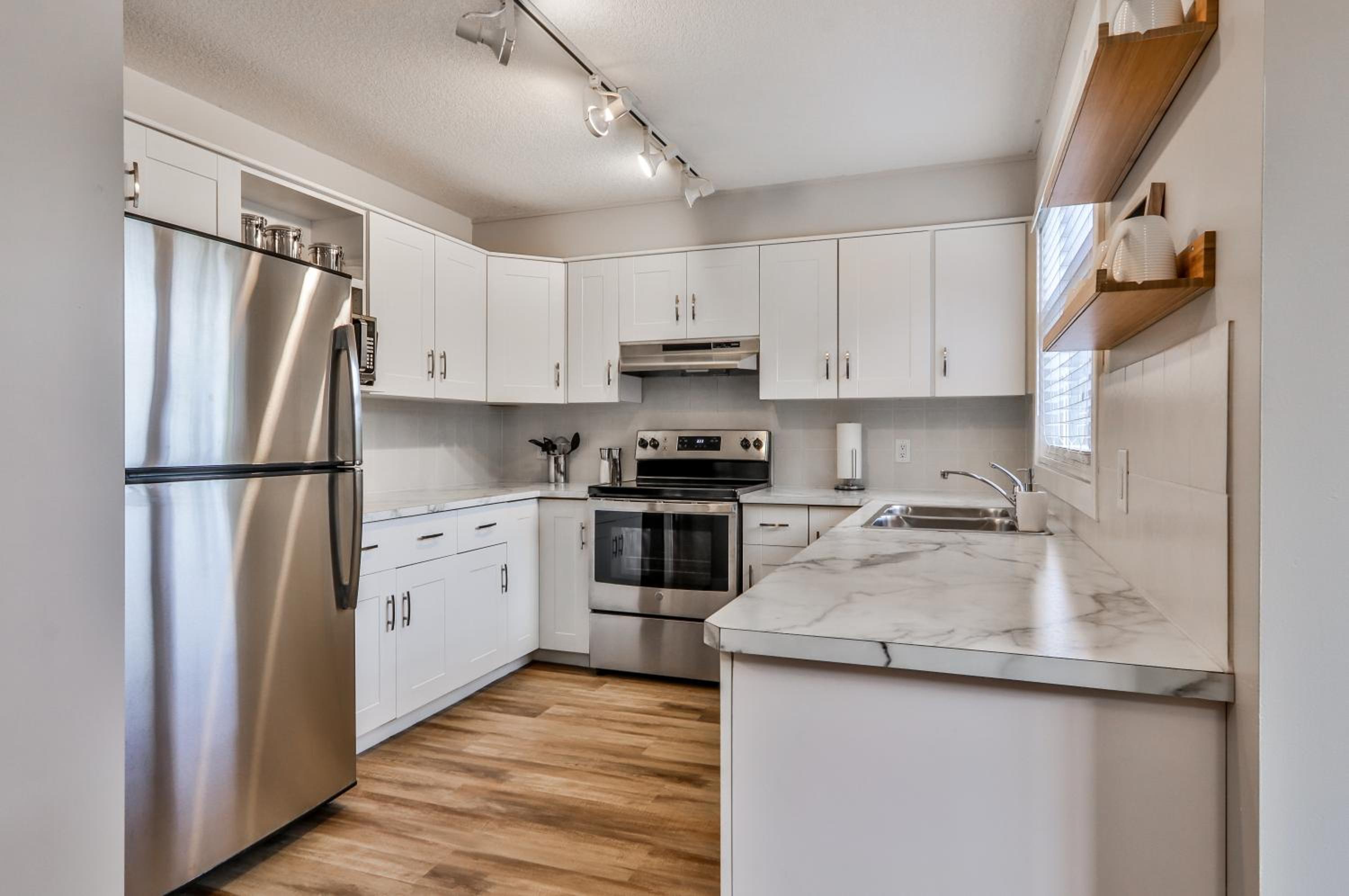 Charming Mountain Loft Pet Friendly Mountain Views!