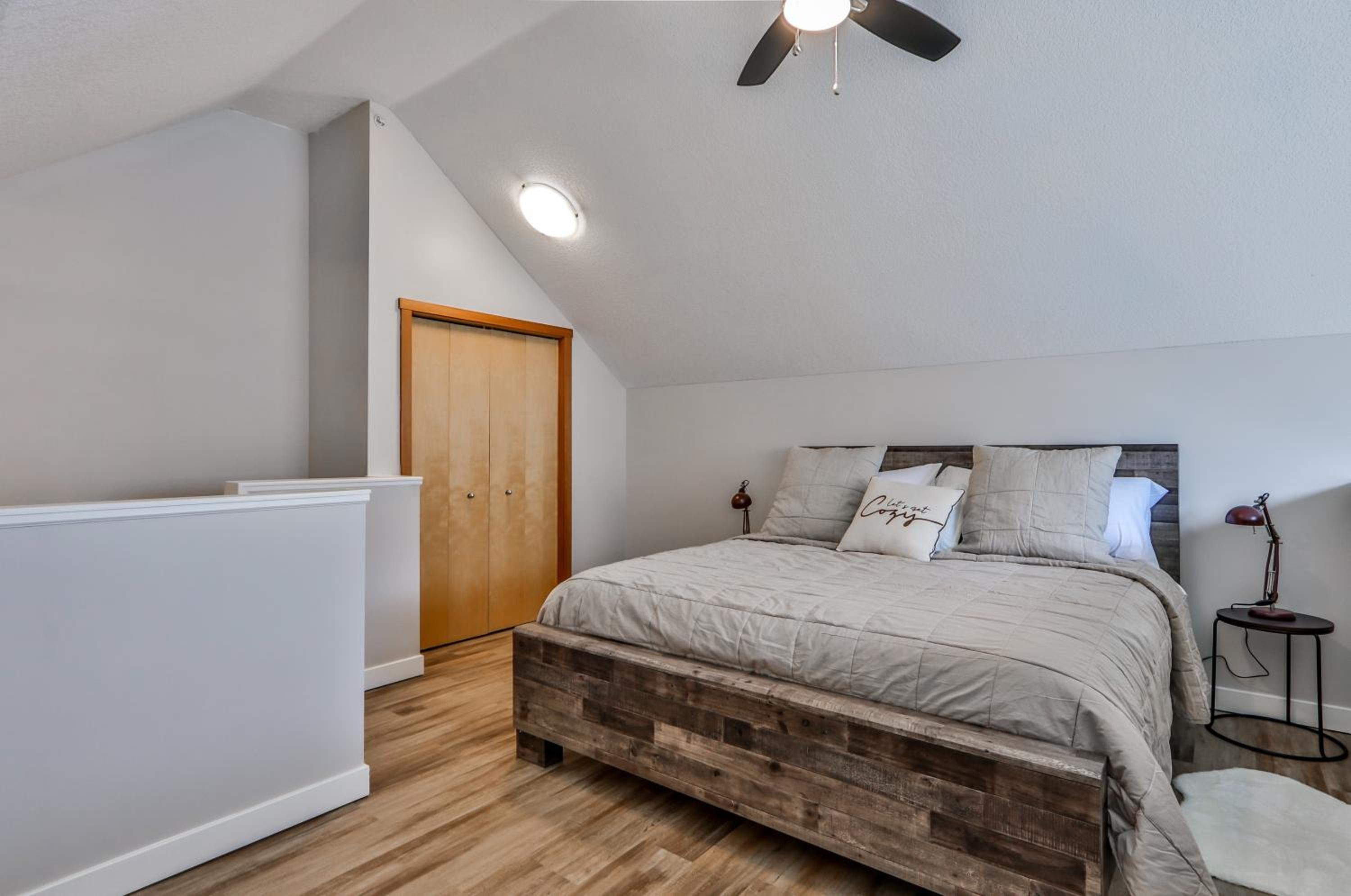 Charming Mountain Loft Pet Friendly Mountain Views!