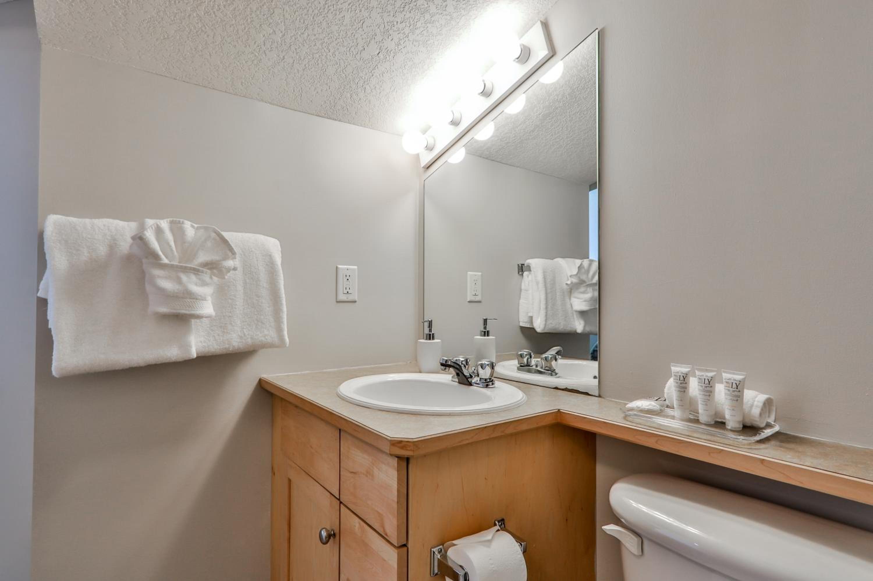 Charming Mountain Loft Pet Friendly Mountain Views!