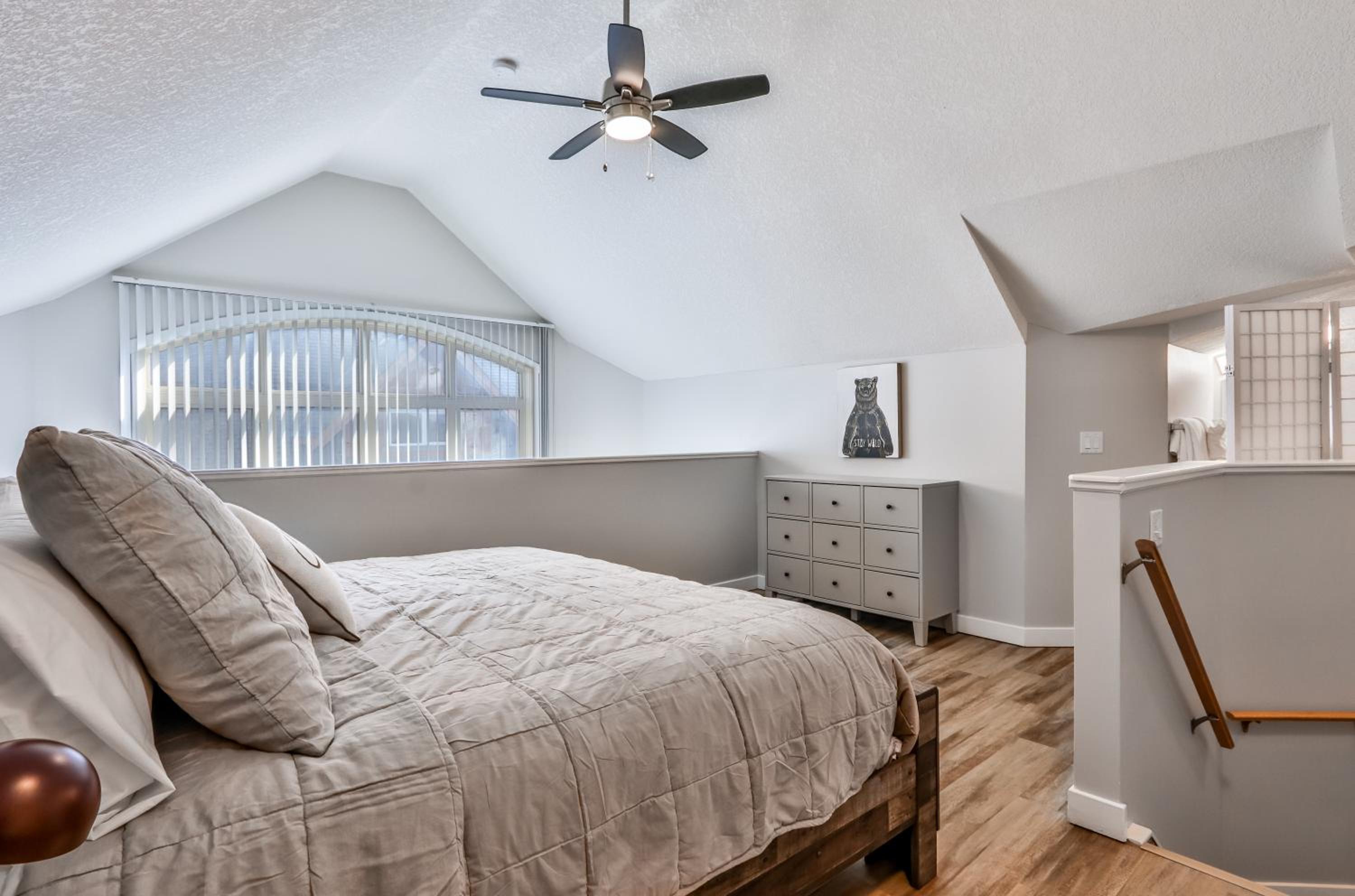 Charming Mountain Loft Pet Friendly Mountain Views!